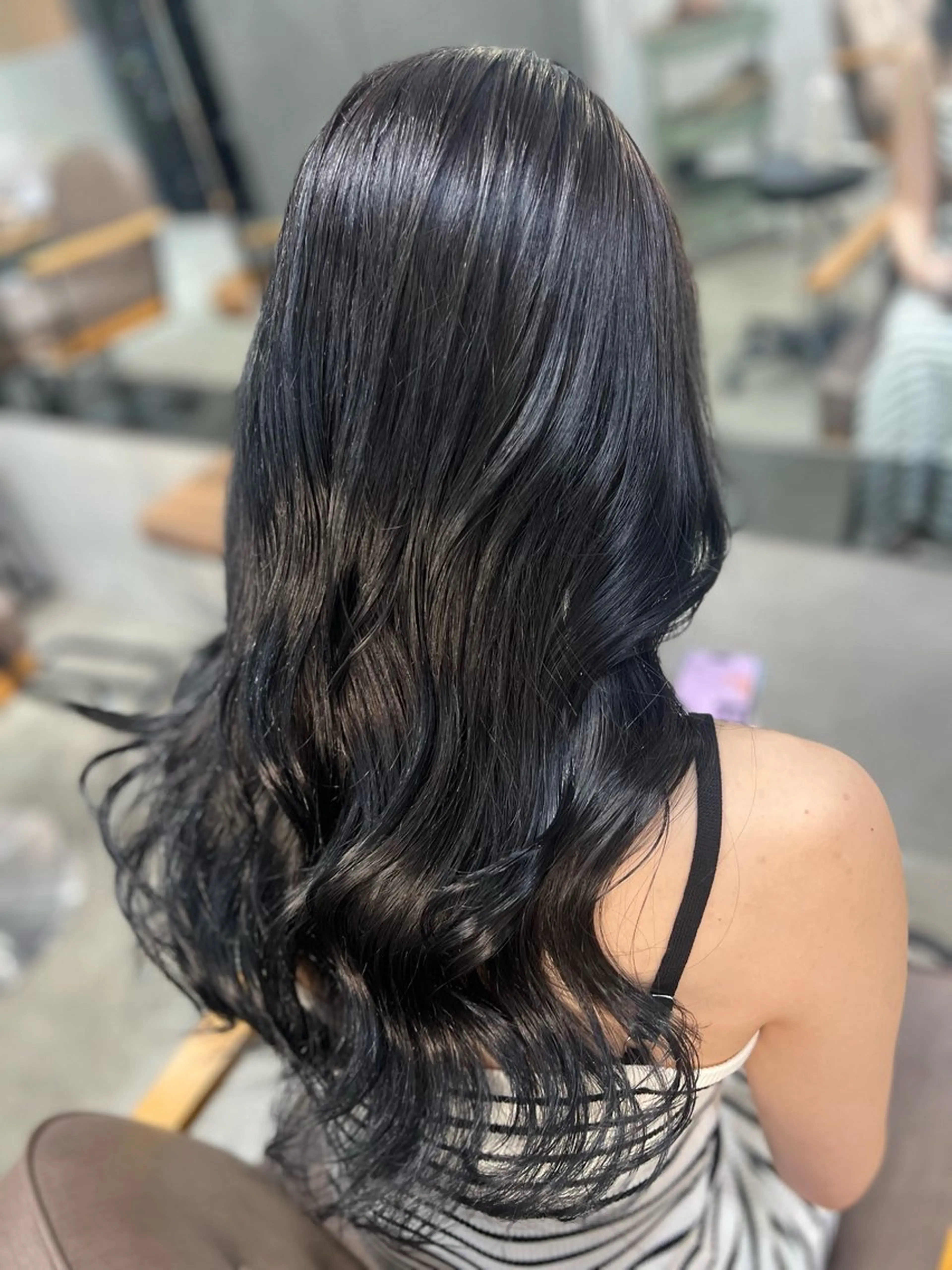 セミロング カット ヘアカラー maya レイヤーカットのヘアスタイル