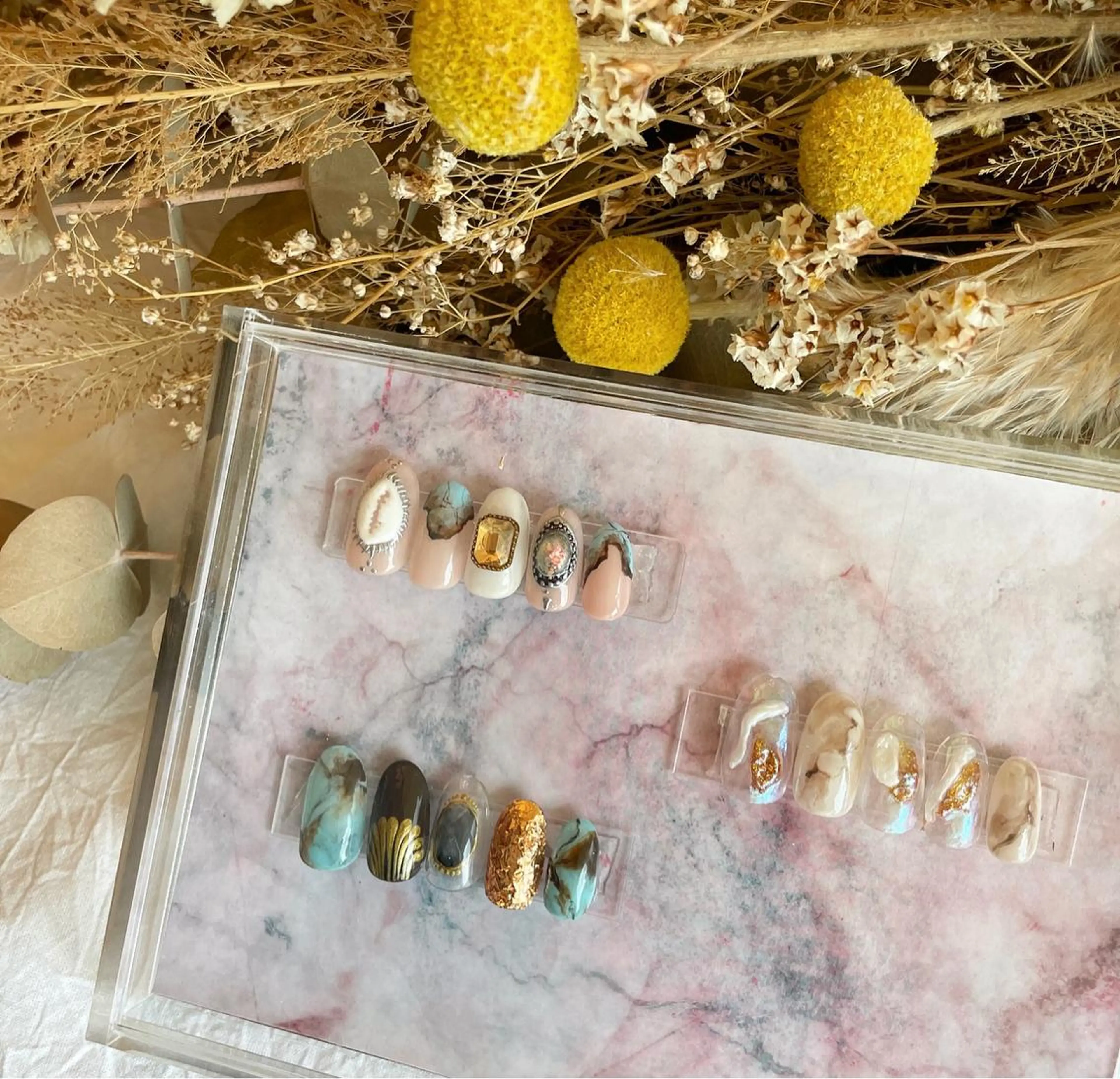 ネイル 駒月 明日香の眉毛・アイブロウイメージ