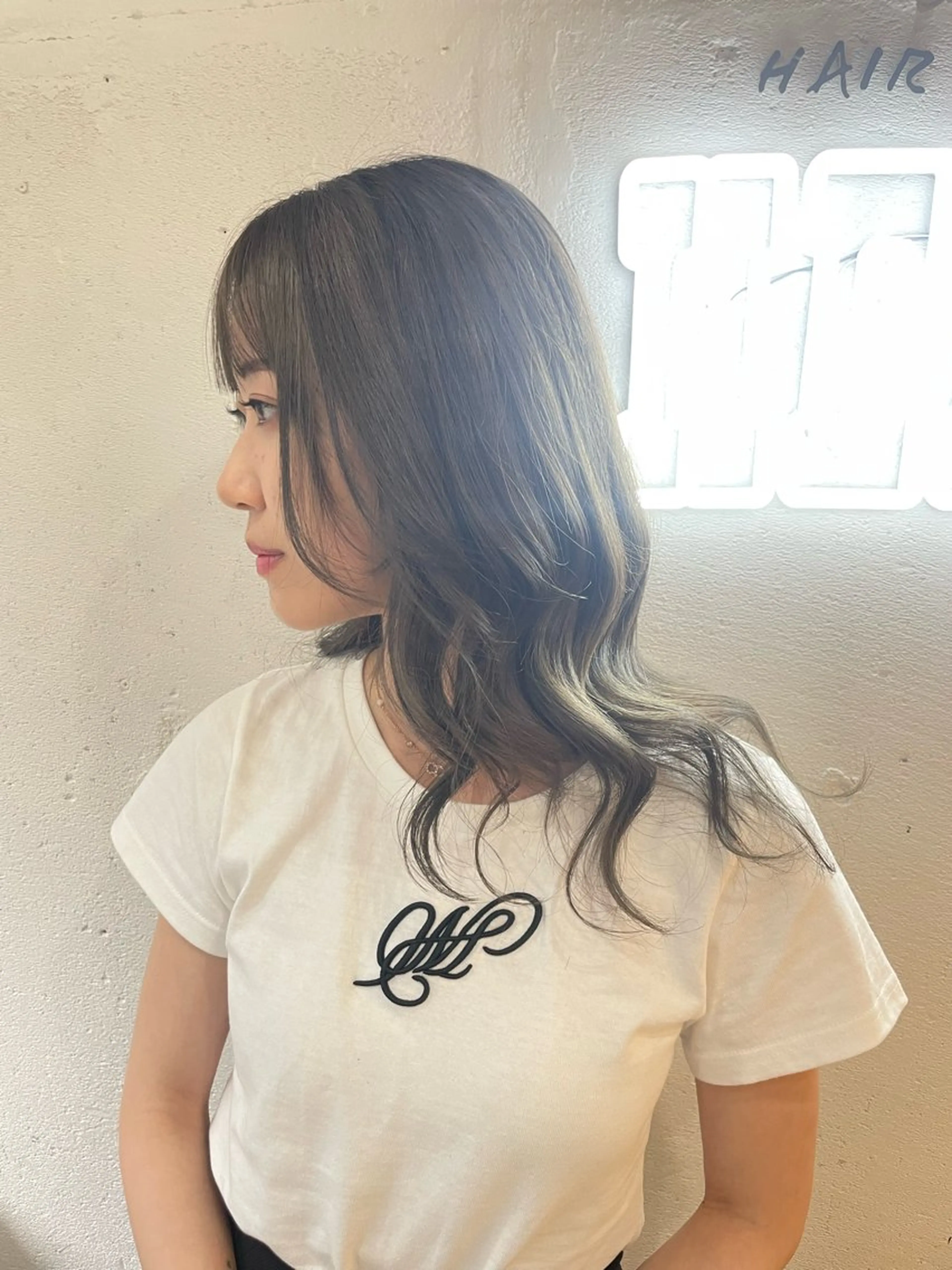 セミロング ハイライト 田中 志織のヘアスタイル