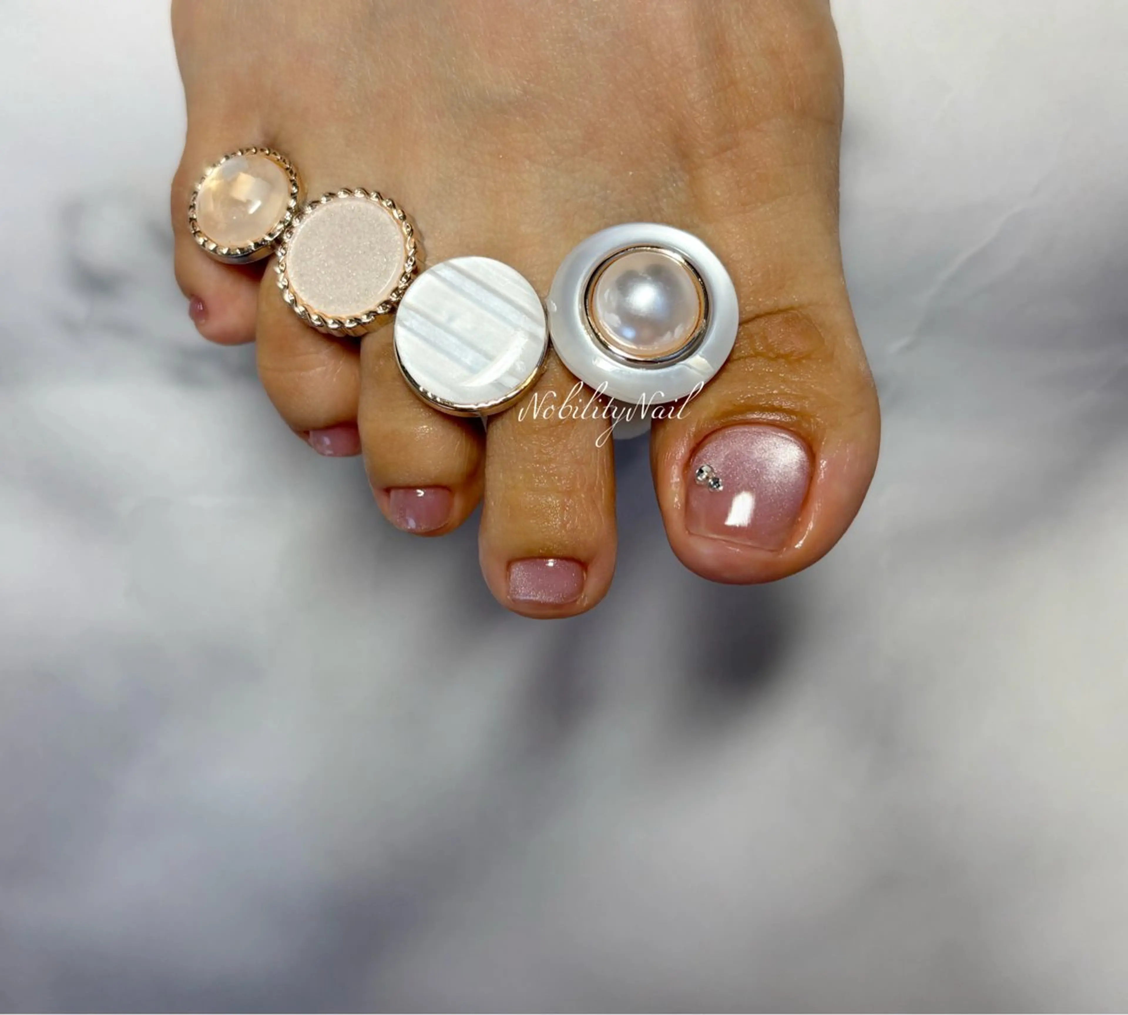 ネイル フットネイル ジェルネイル マグネットネイル フットネイル ネイルサロンNobilityNail所属・風口 麻由子のネイルデザイン