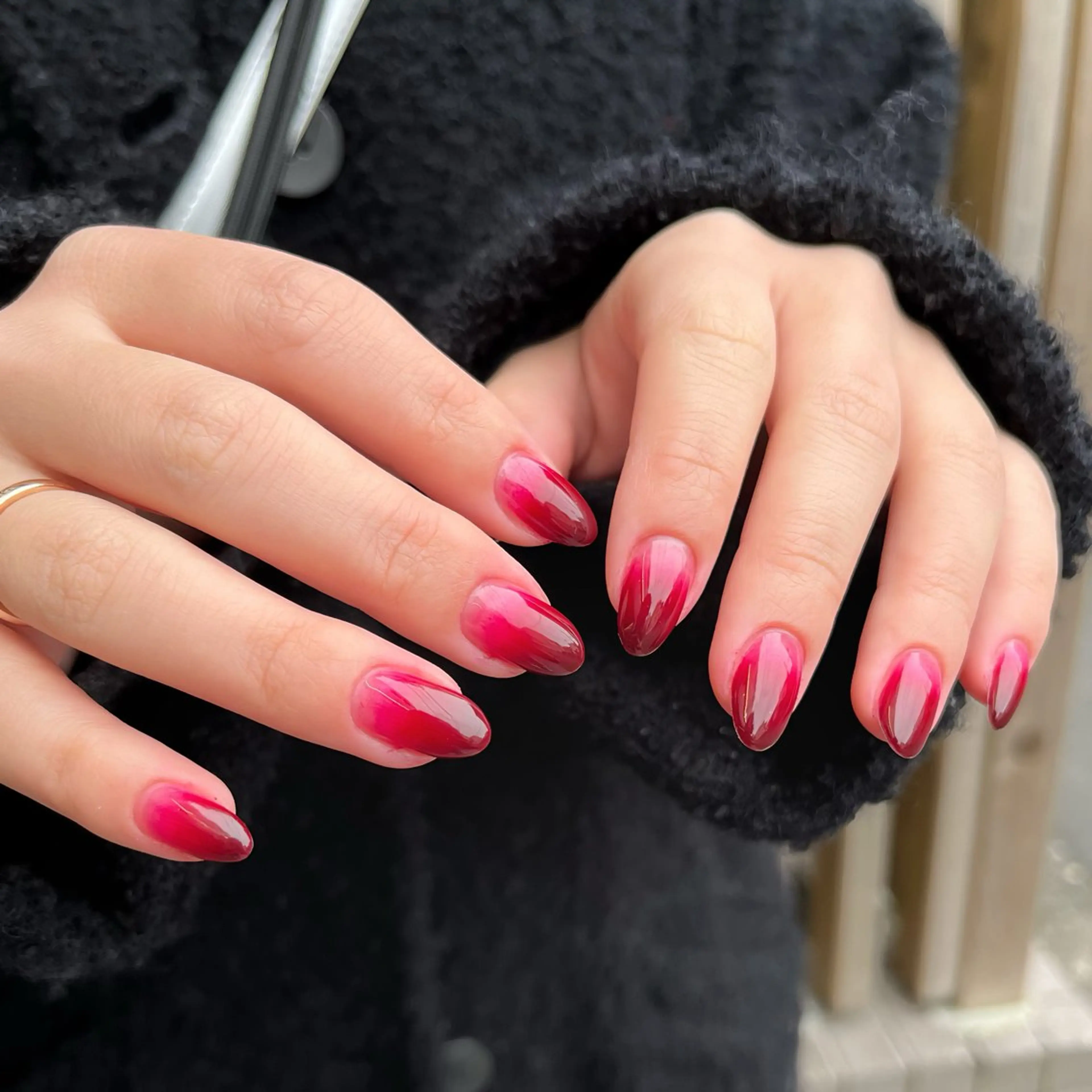 ネイル グラデーション ピンク 赤色 ハンドネイル ハンドケア 🎀NAIL🎀 AI🪄︎︎◝✩のネイルデザイン