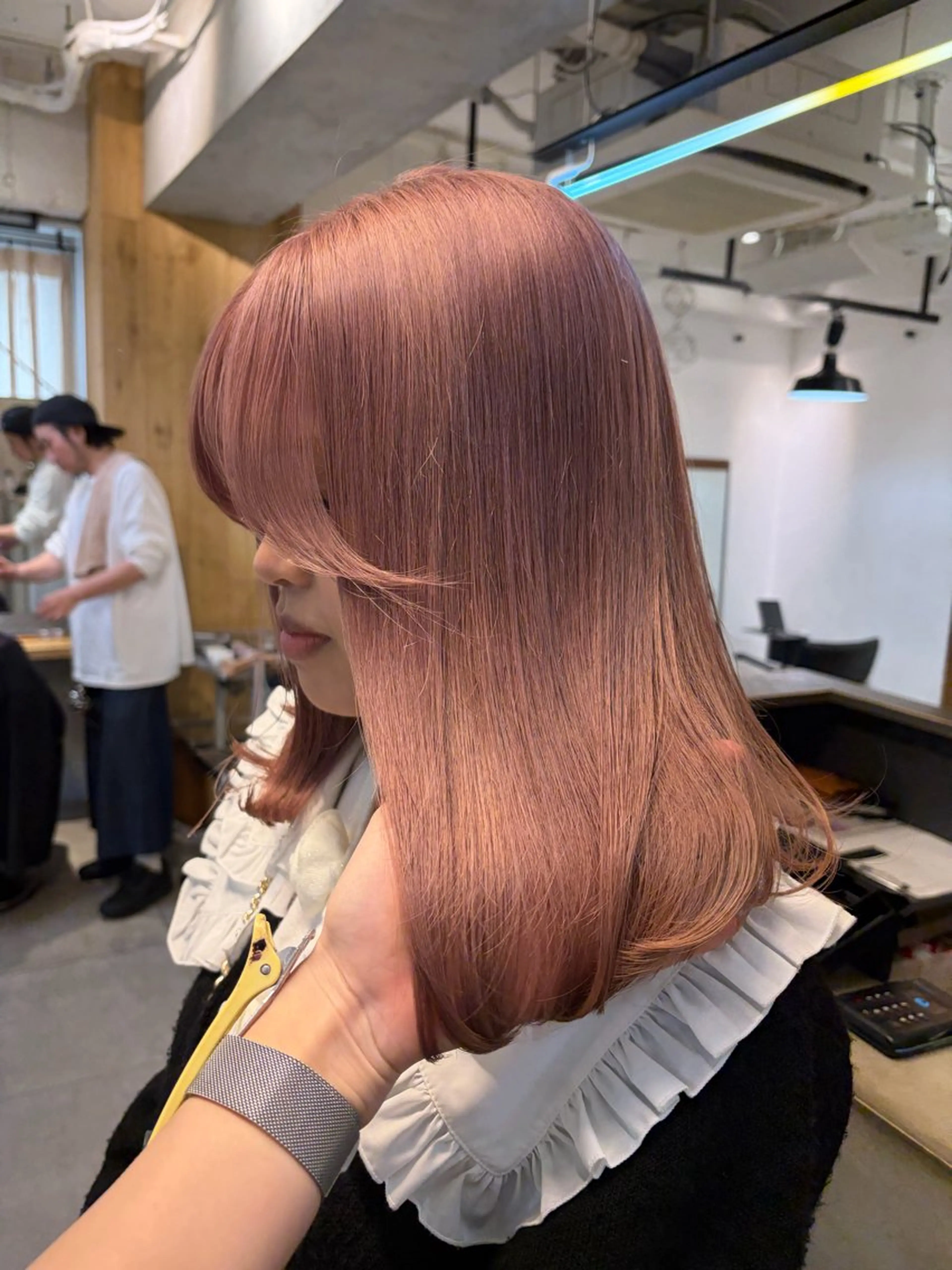 ミディアム カラー ミルクティー× グレージュMOMOのヘアスタイル