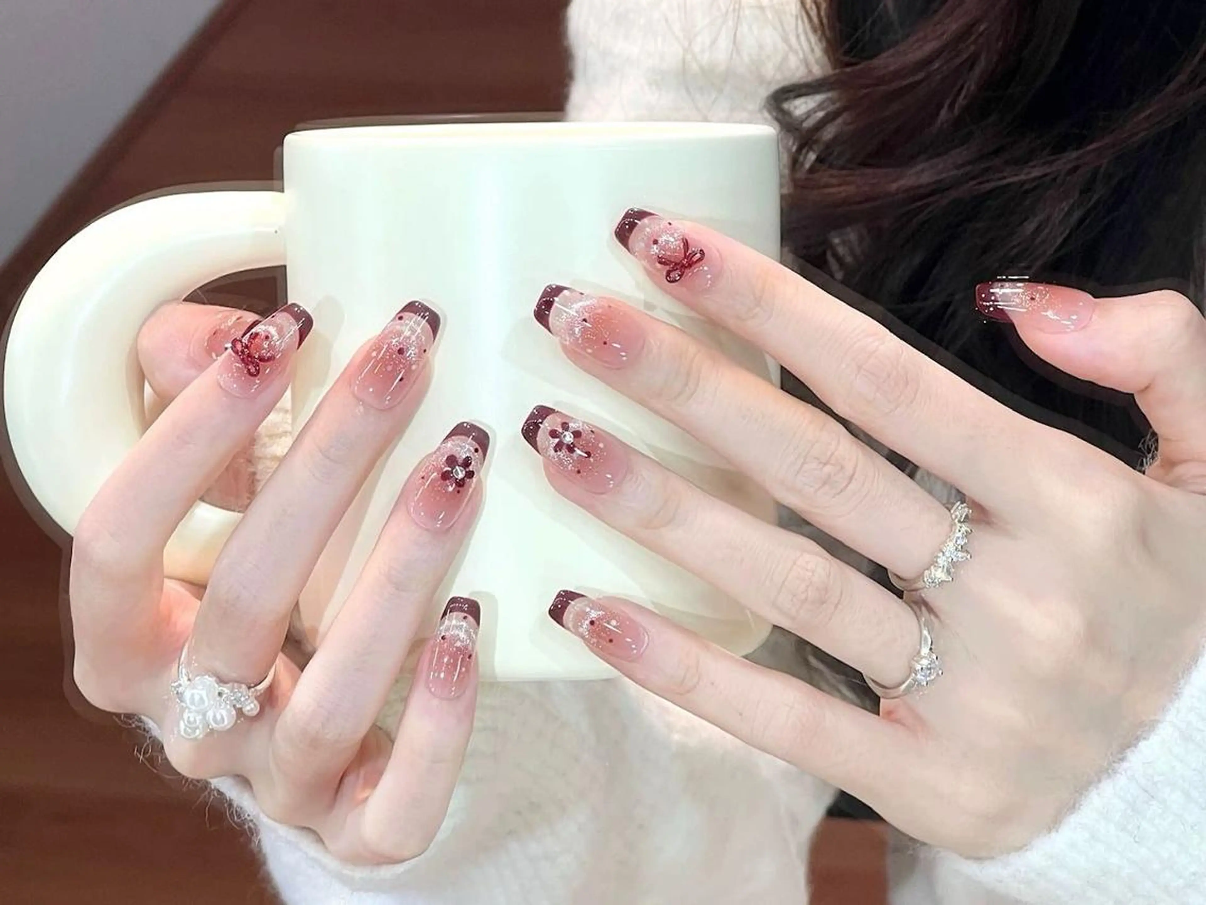 ネイル アートネイル ボルドー フレンチネイル ガーリー ミディアムネイル ハンドネイル 🎀Sense Nail渋谷店🎀のネイルデザイン