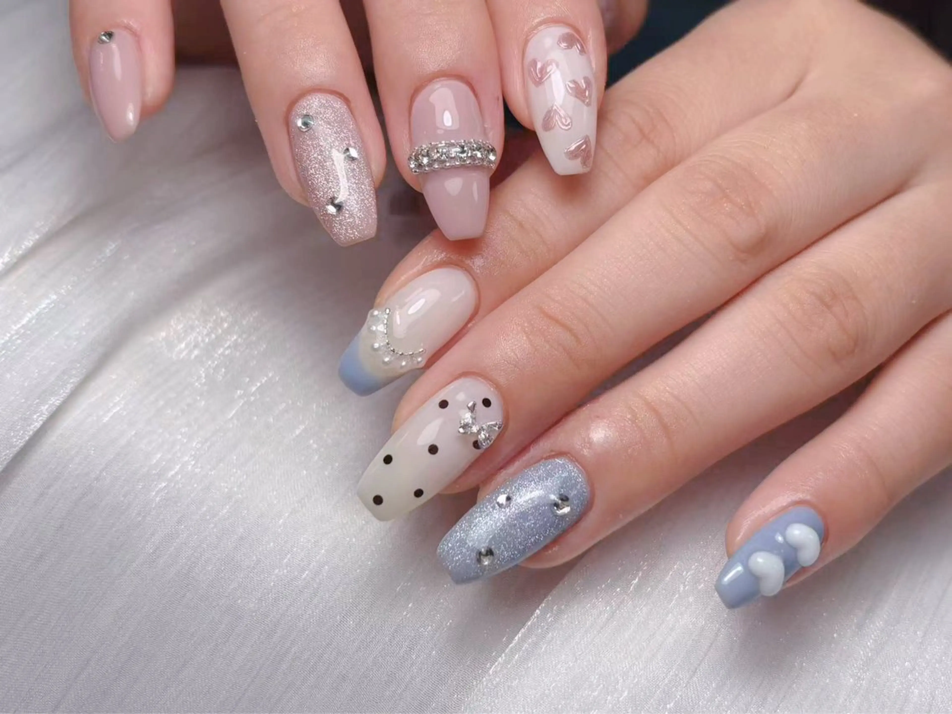 ネイル フラッシュネイル フレンチネイル グラデーション ラメ(グリッター) ネイルチップ ハンドネイル ハンドケア 小林 凛のネイルデザイン