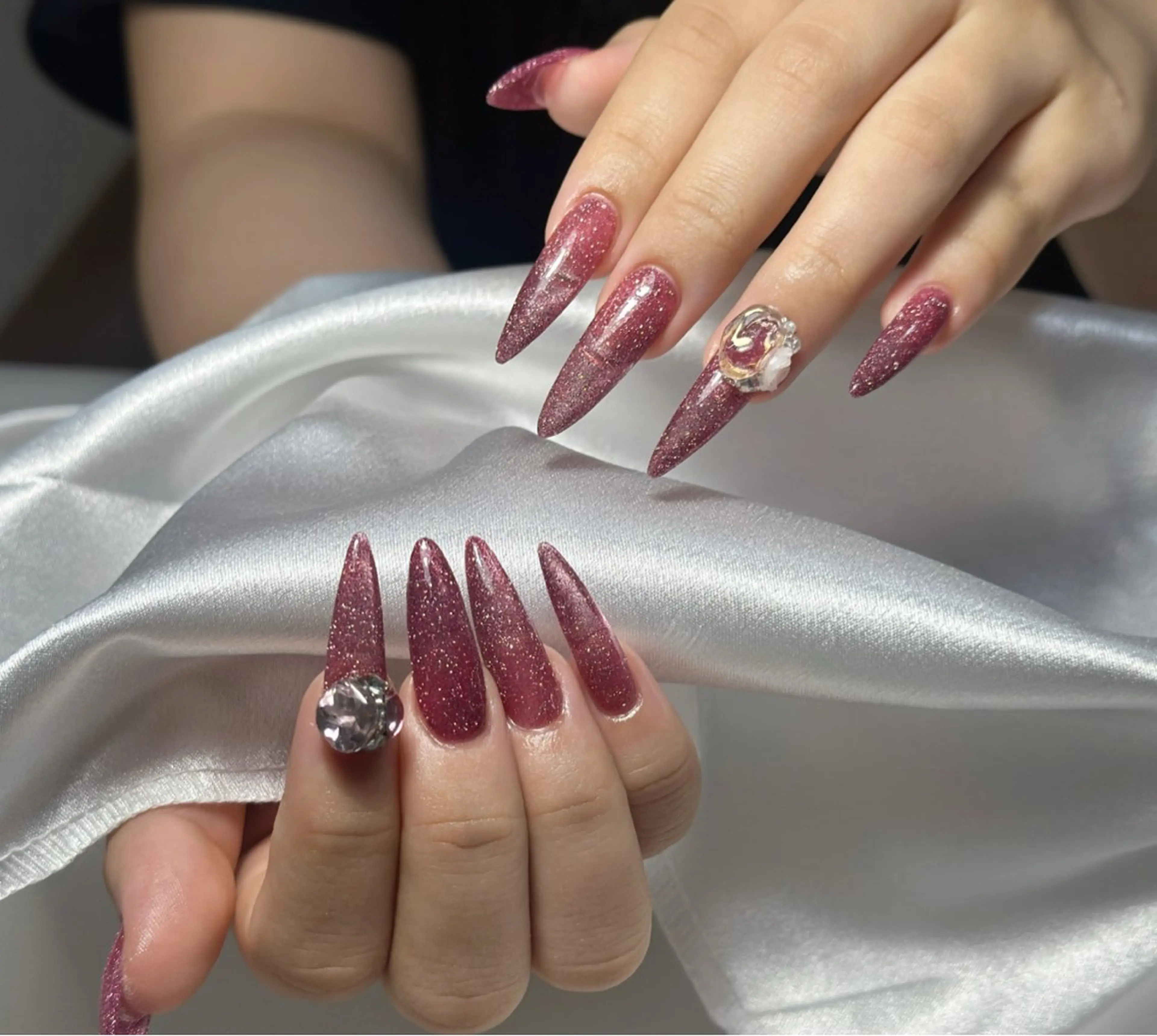 ネイル ブルー チークネイル フレンチネイル ハート ホログラムネイル ハンドネイル インフィニティ ネイルサロンのネイルデザイン