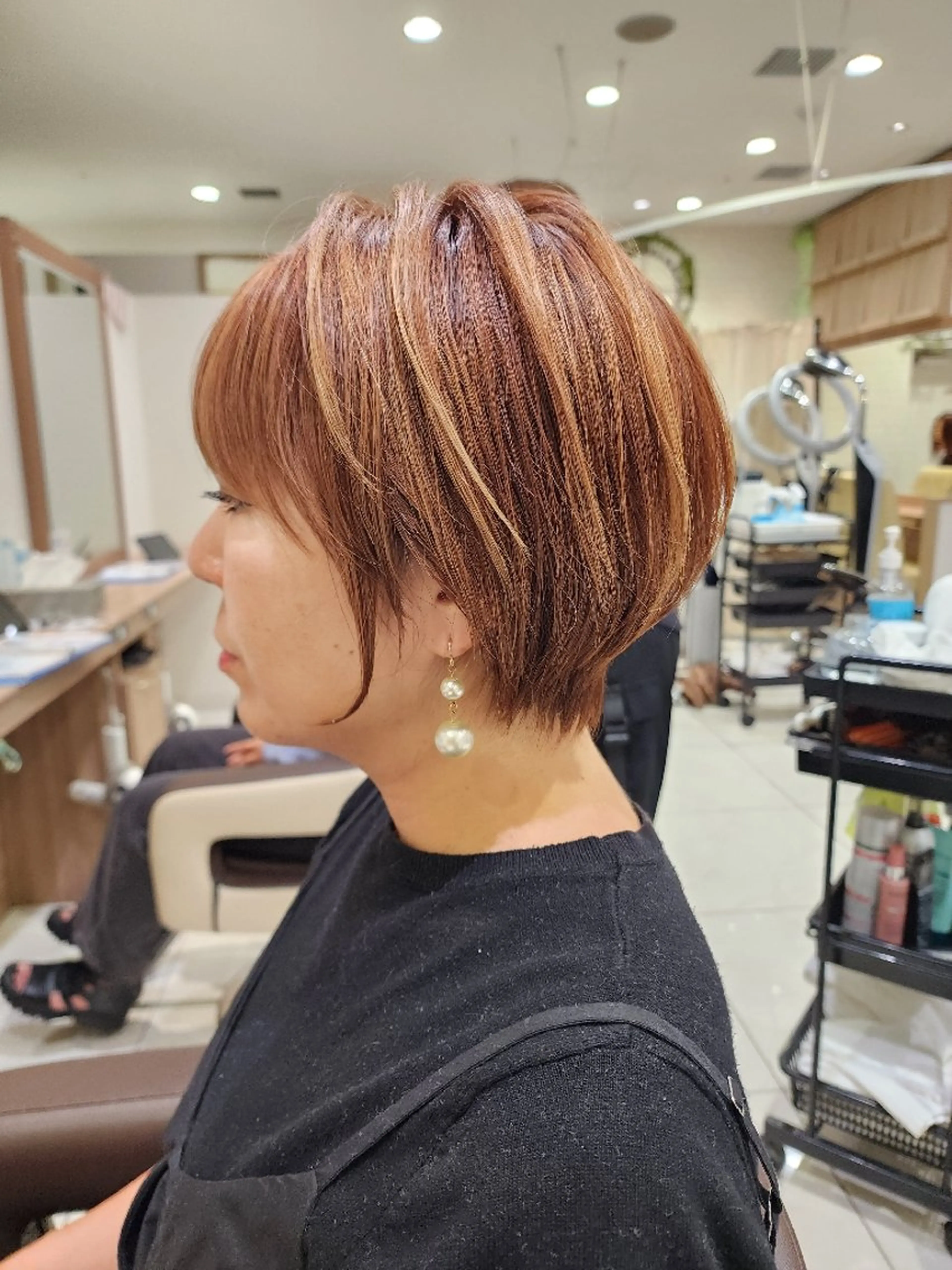 ショート カラー 丸みショート ベージュカラー ブリーチ ハイライトカラー オレンジ 中村 和貴 Ash津田沼のヘアスタイル