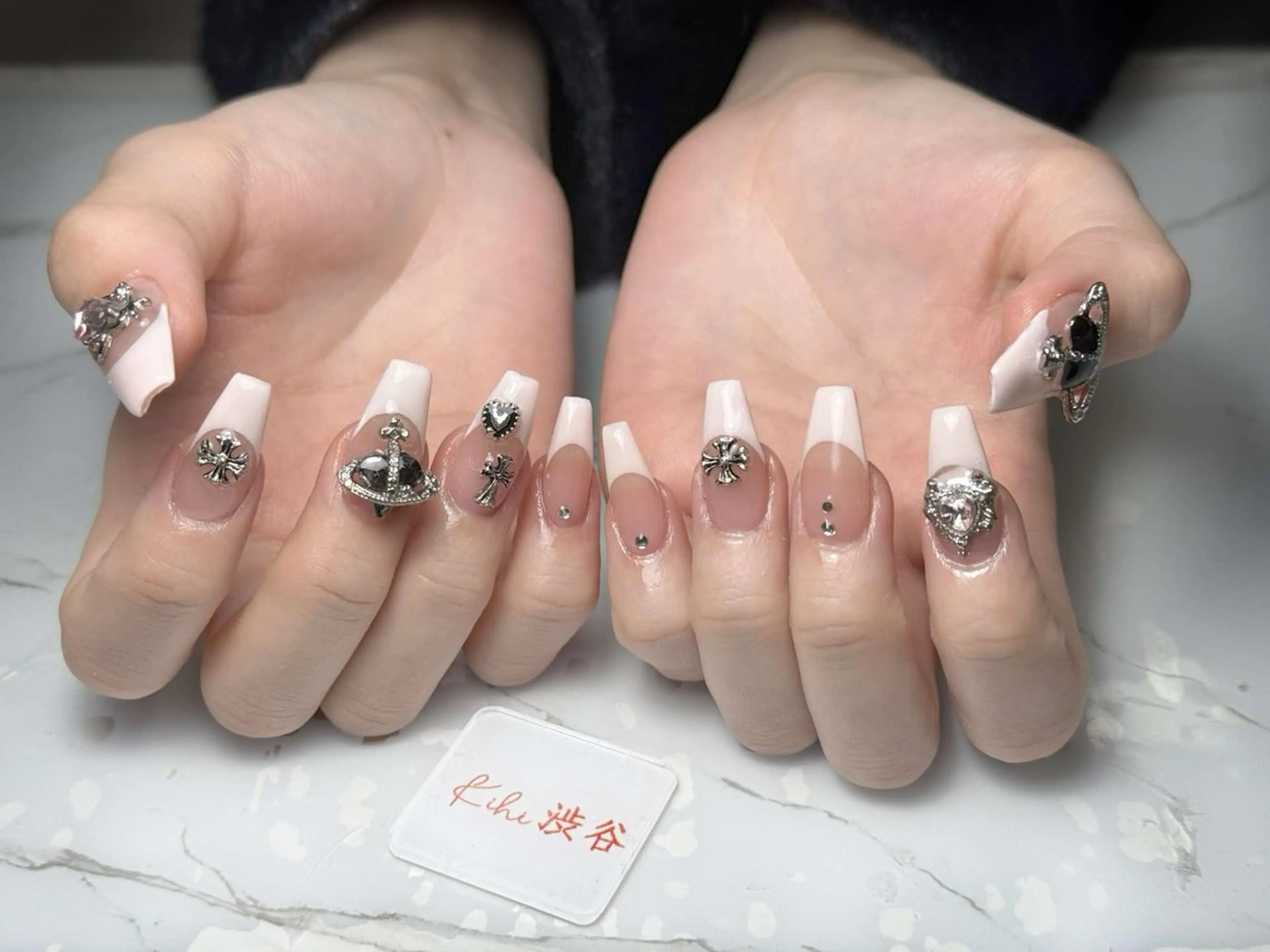 ネイル アートネイル フレンチネイル ジェルネイル グラデーション 韓国ネイル ハンドネイル 💕鈴木ユリ パラジェル/オフ無料のネイルデザイン