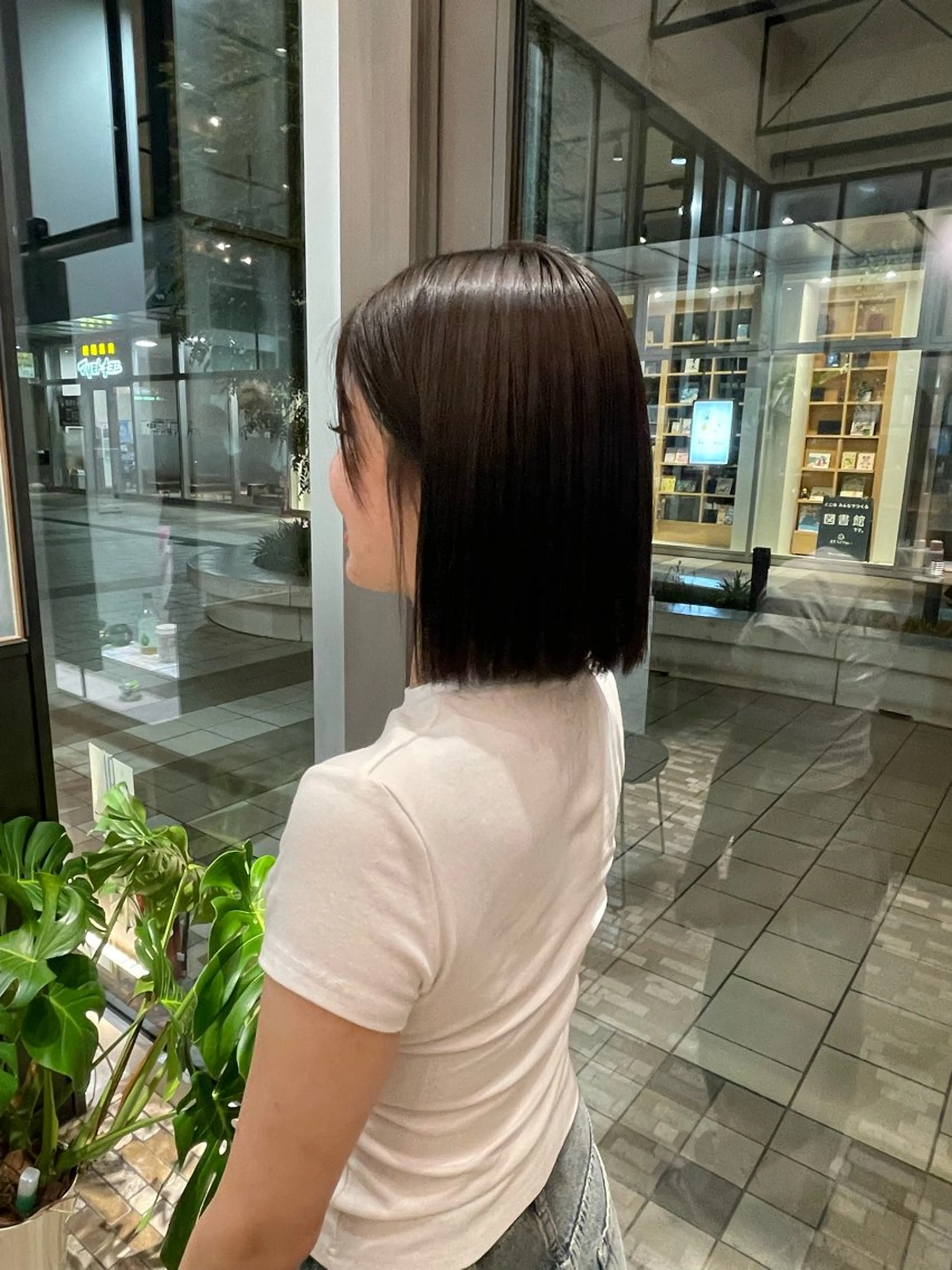 ショート カラー 切りっぱなしボブ ボブ くせ毛 酸性ストレート カット レイヤーカット /momocaのヘアスタイル