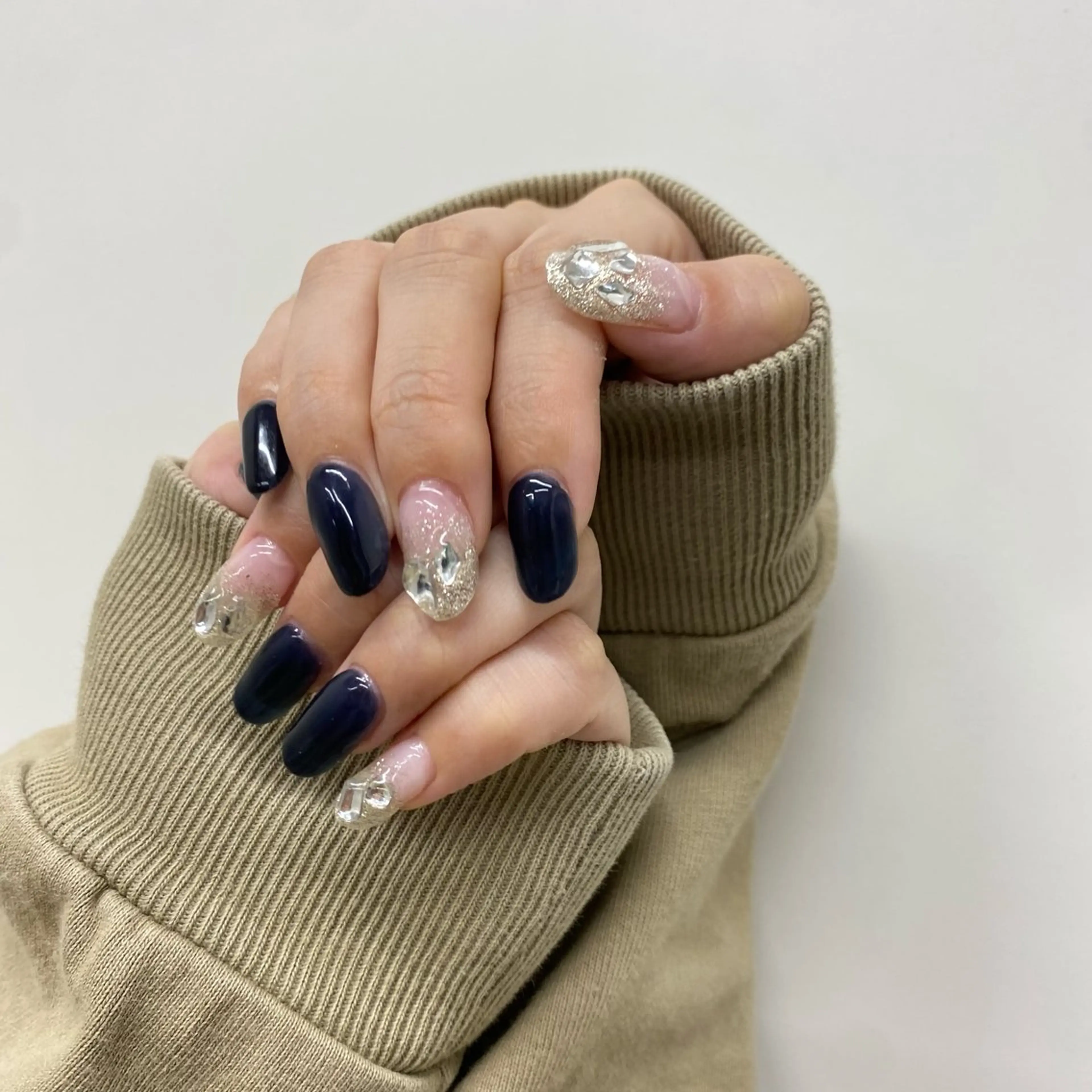 ネイル アートネイル ラメ(グリッター) 持ち込み ネイビー シルバー umi nailのネイルデザイン