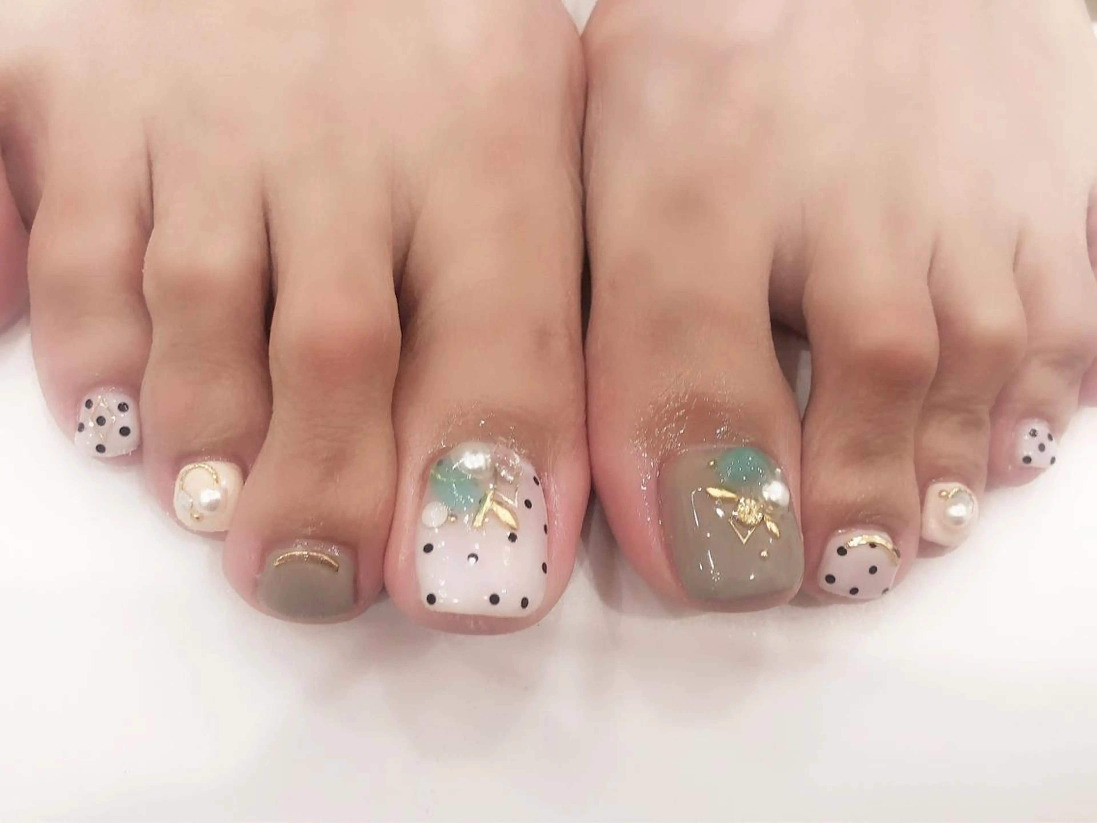 ネイル nailstudio ′ecole所属・nailstudio ′ecoleのネイルデザイン