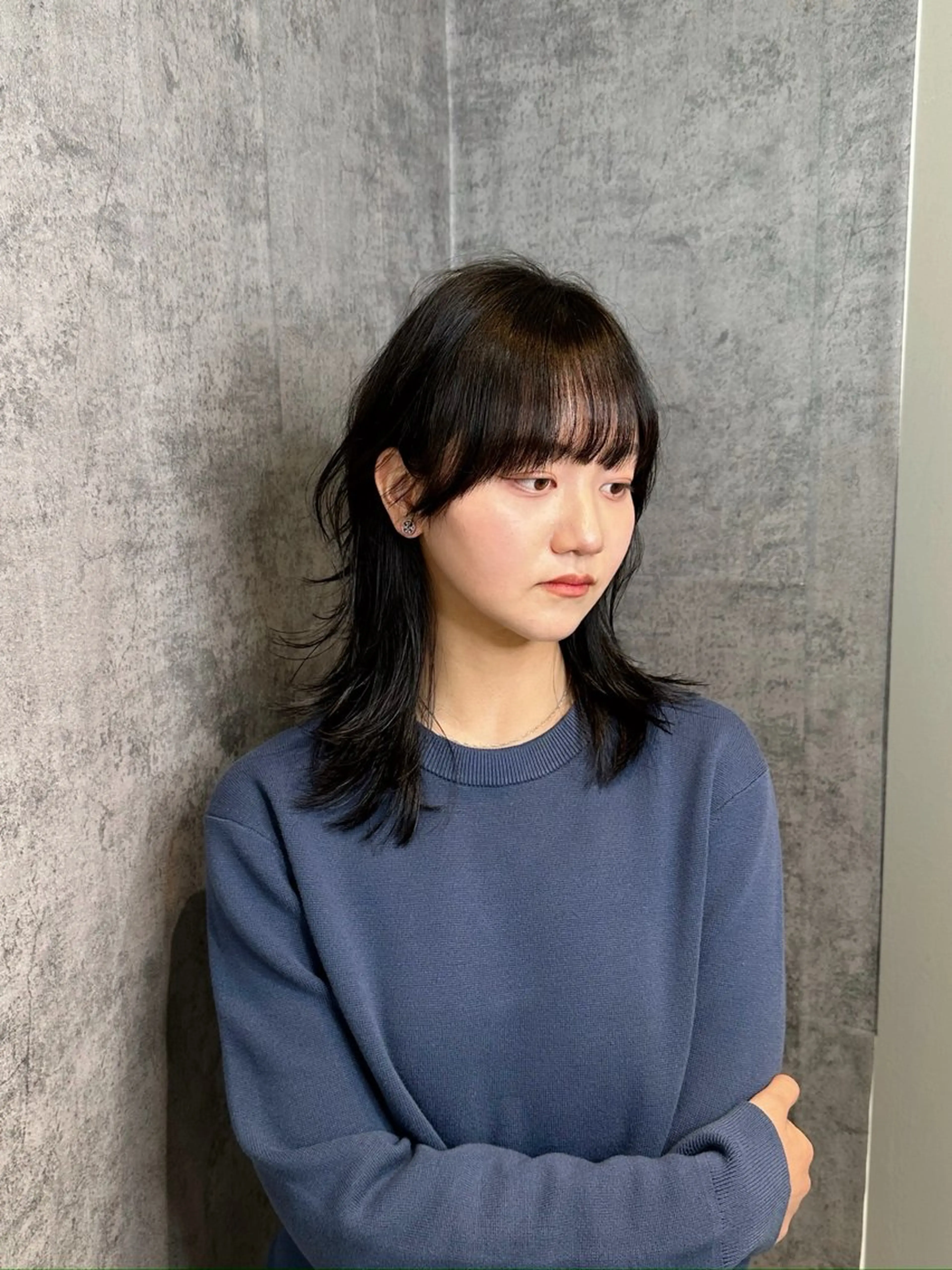 ミディアム カラー デザインカラー ハイトーンカラー ボブ くびれヘア 顔まわりレイヤー カット 大阪ウルフカット ハッシュカットのヘアスタイル