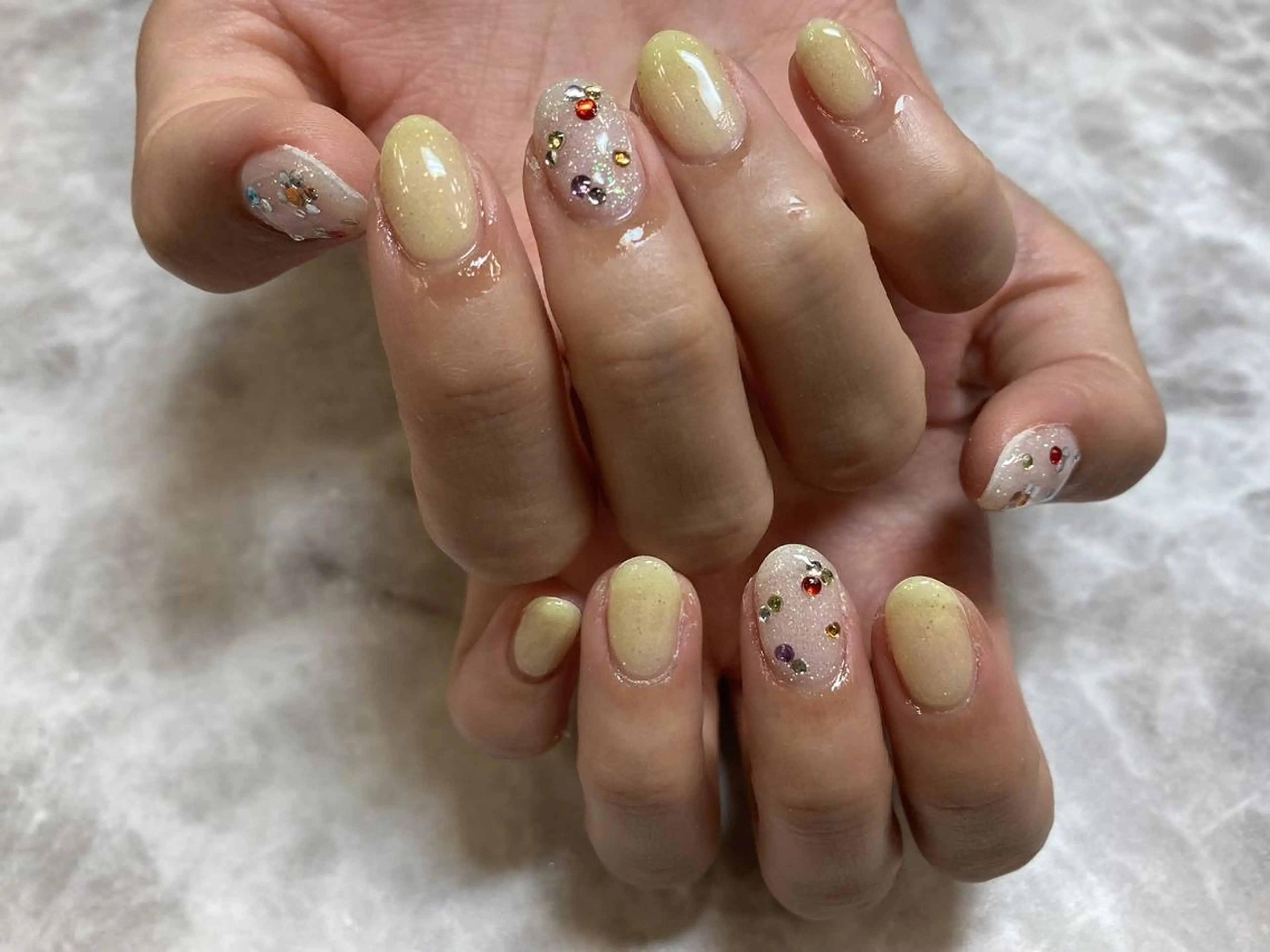 ネイル ネイルリボン 受付スタッフのネイルデザイン