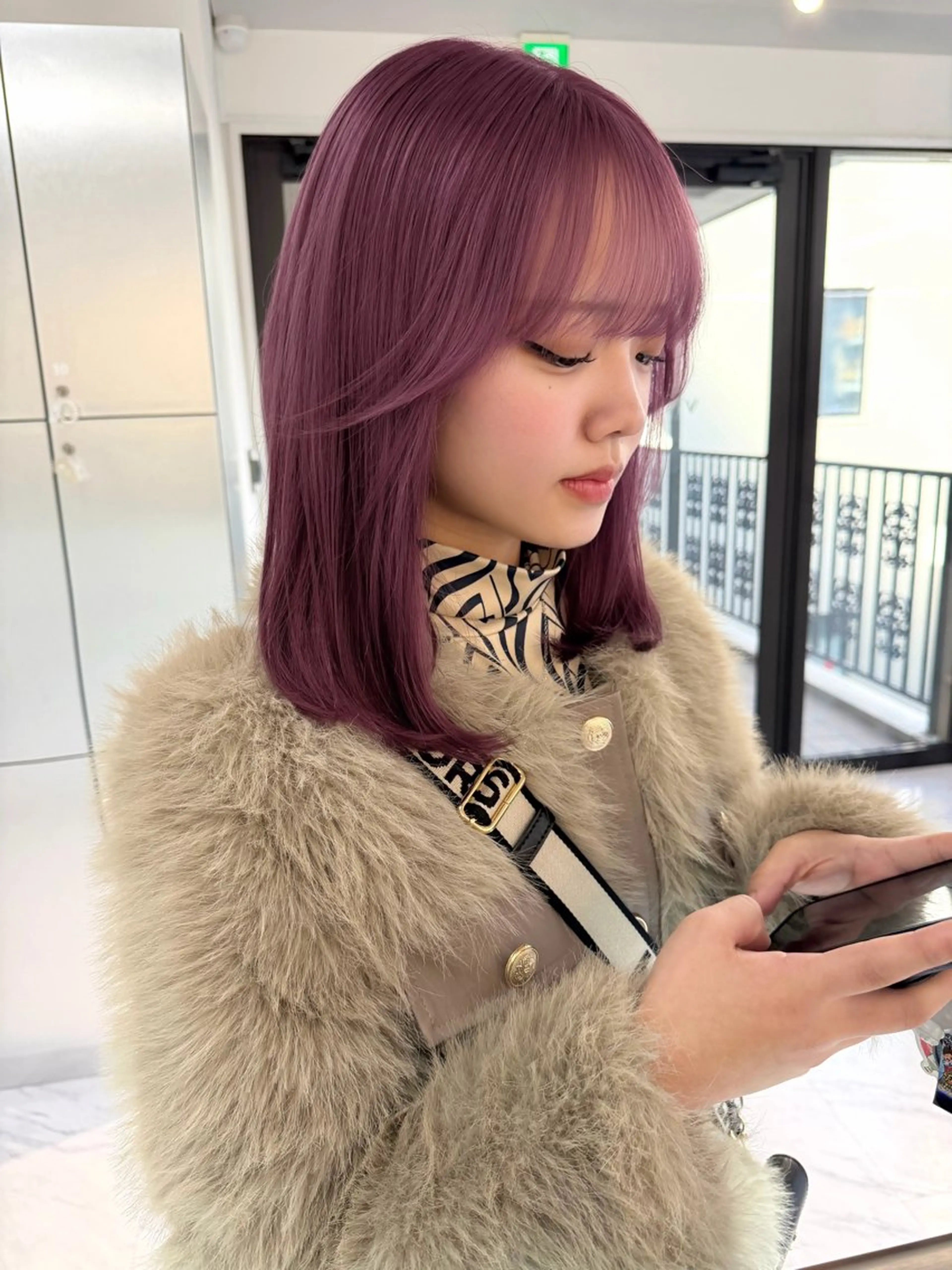 ミディアム カラー ベージュカラー ブリーチ ケアブリーチ デザインカラー ダブルカラー ヘアカラー トリートメント TATSUブリーチ/ ミルクティーベージュのヘアスタイル