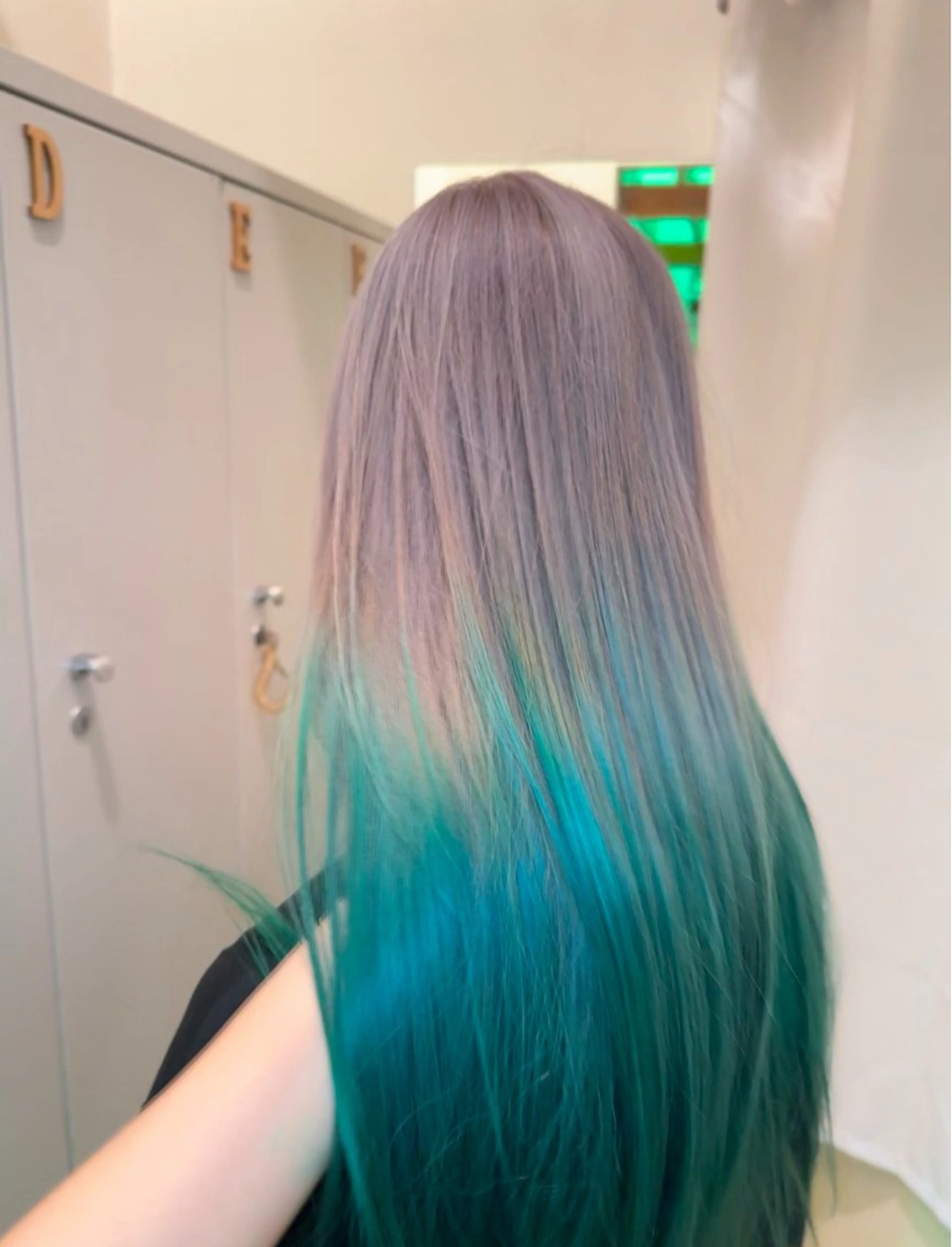 ロング カット ヘアカラー エクステ/ハイトーン /レイヤーカットのヘアスタイル