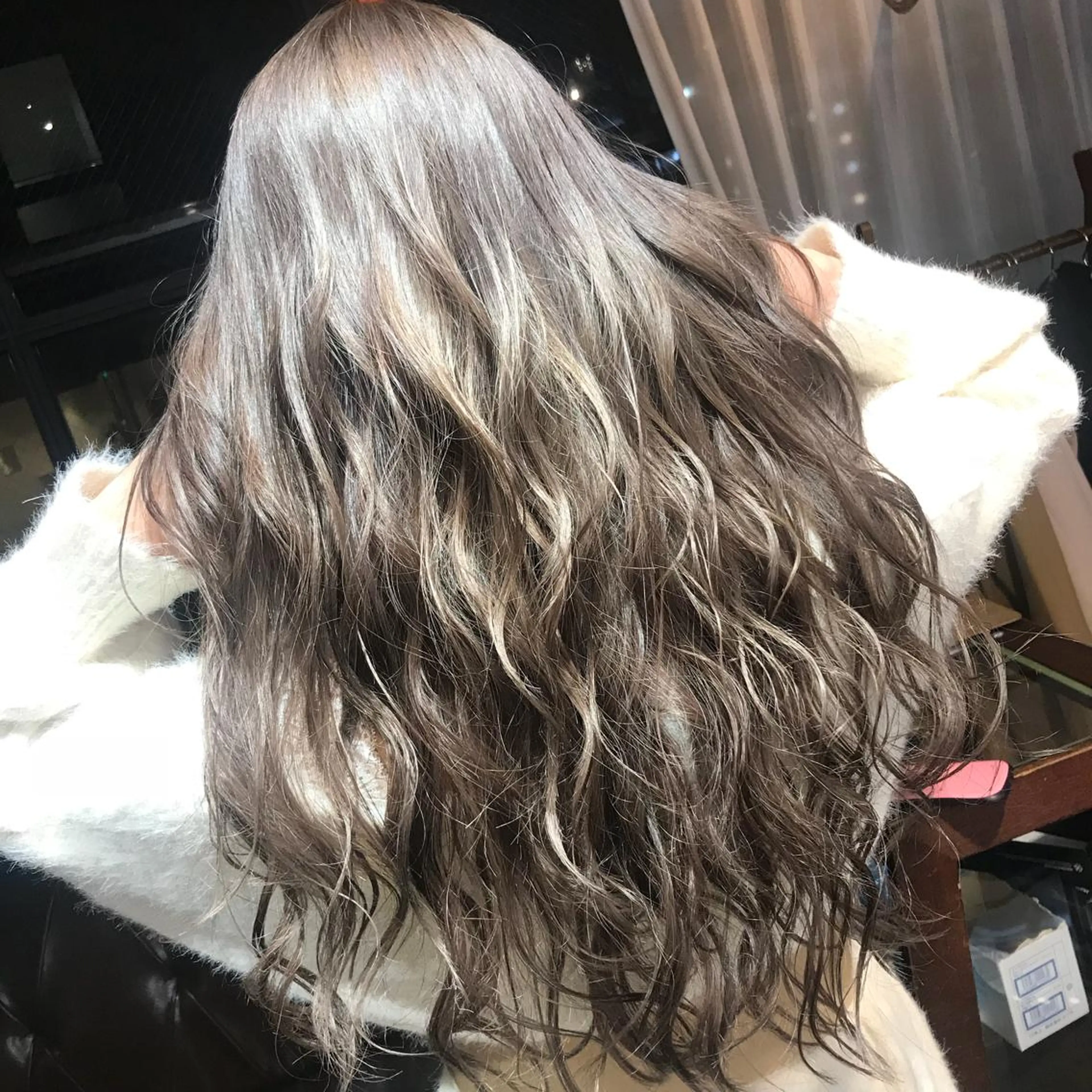 ロング カラー ベージュカラー ブリーチ 透明感カラー 外国人風カラー トリートメント ヘアカラー トリートメント 韓国レイヤー/ミルク ティー🟤高橋　暖のヘアスタイル