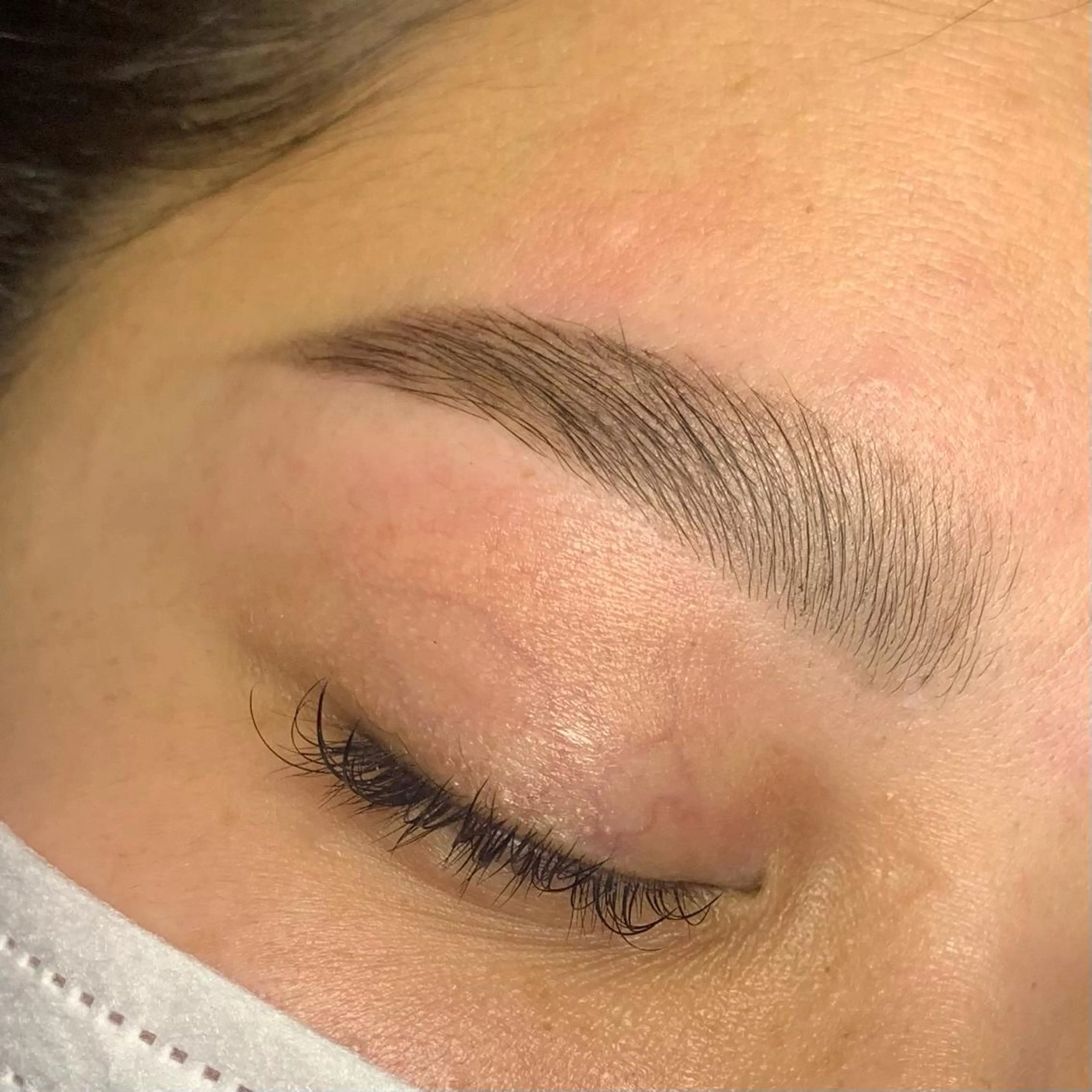 眉毛と韓国肌質改善 サロン　和泉府中のエステ・リラクイメージ