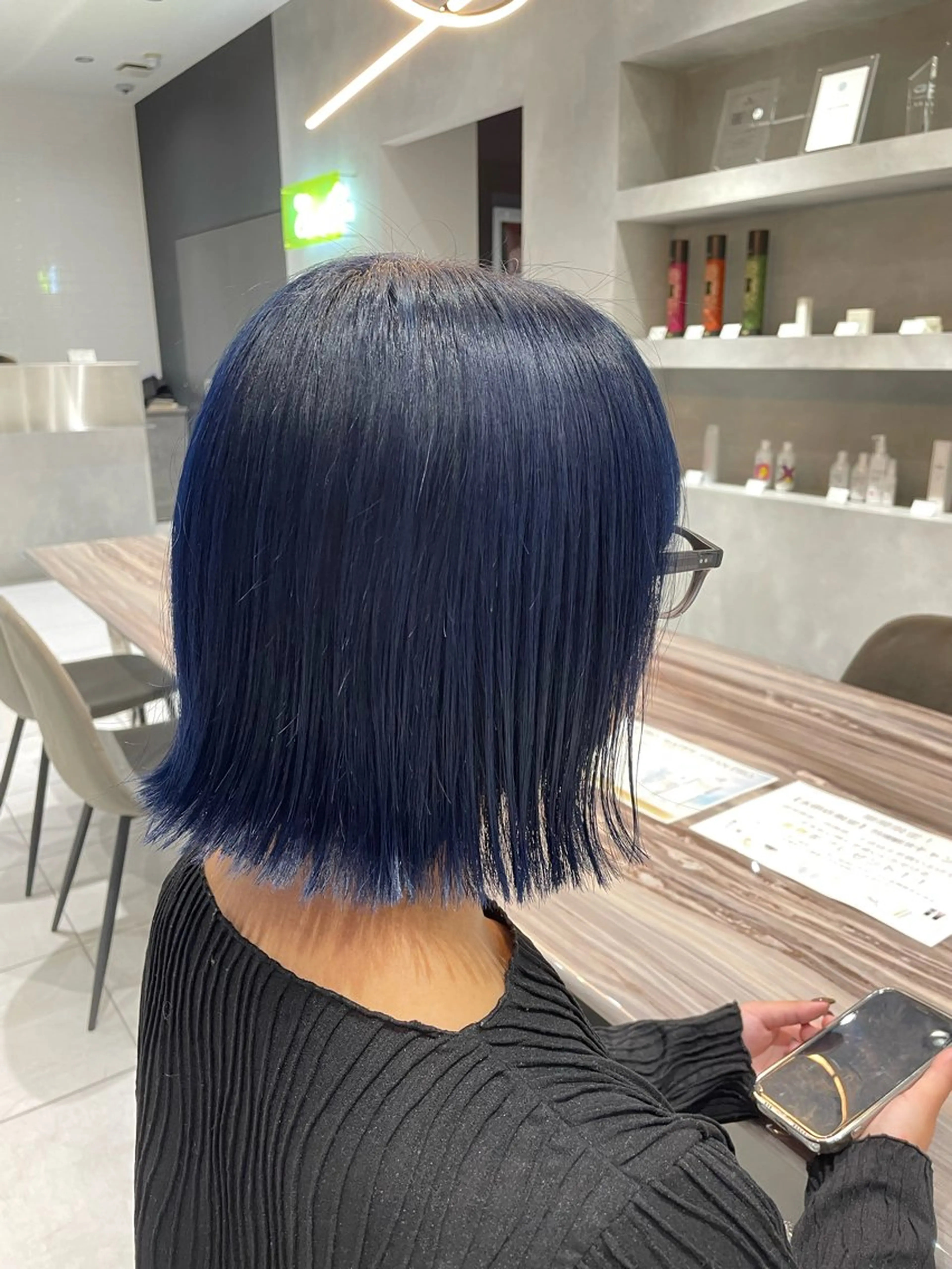 カラー ブリーチ ブルーカラー ネイビーカラー 茂木 結希のヘアスタイル