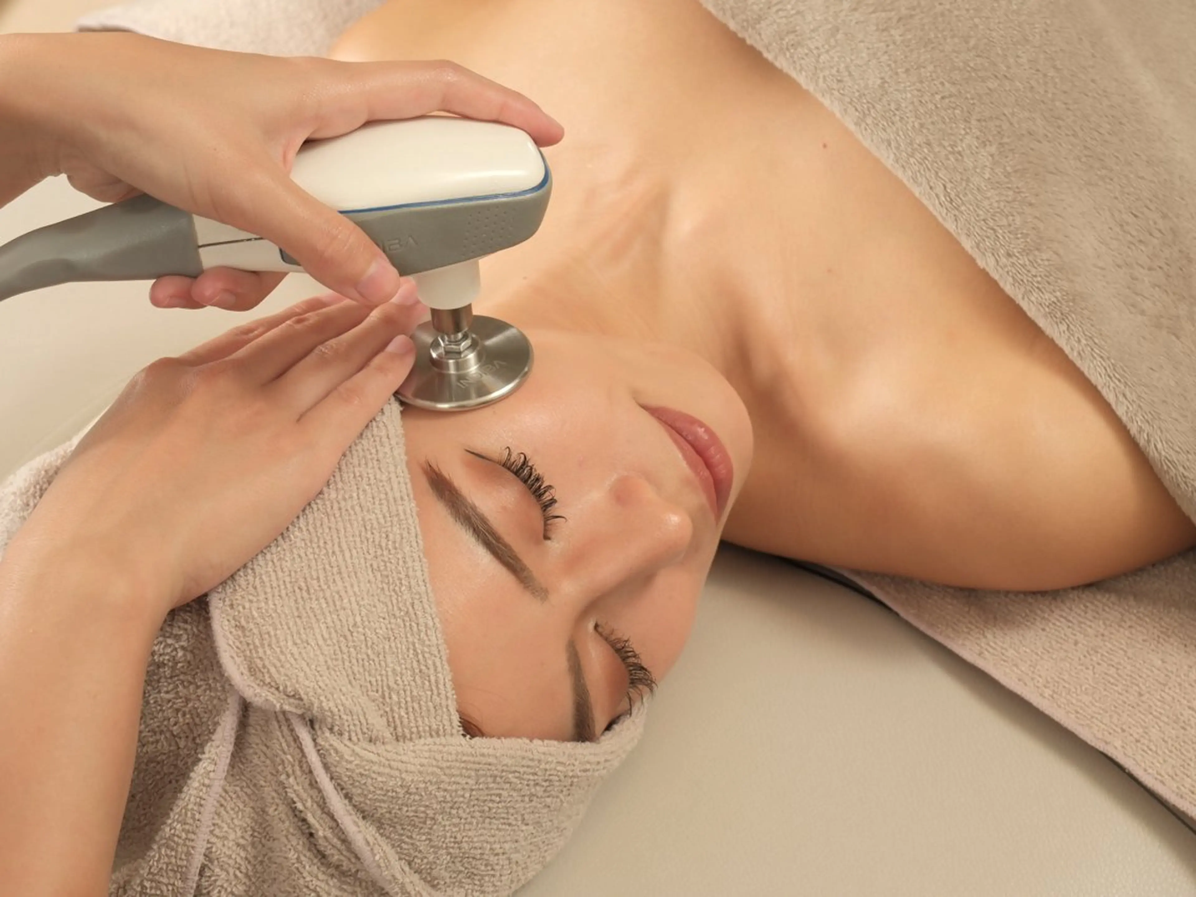 【成人式迎えられる方限定】成人式前クーポン 深部加温による小顔ケア。小顔フェイシャル＆肩首凝りケア＆デコルテ出し40分の写真