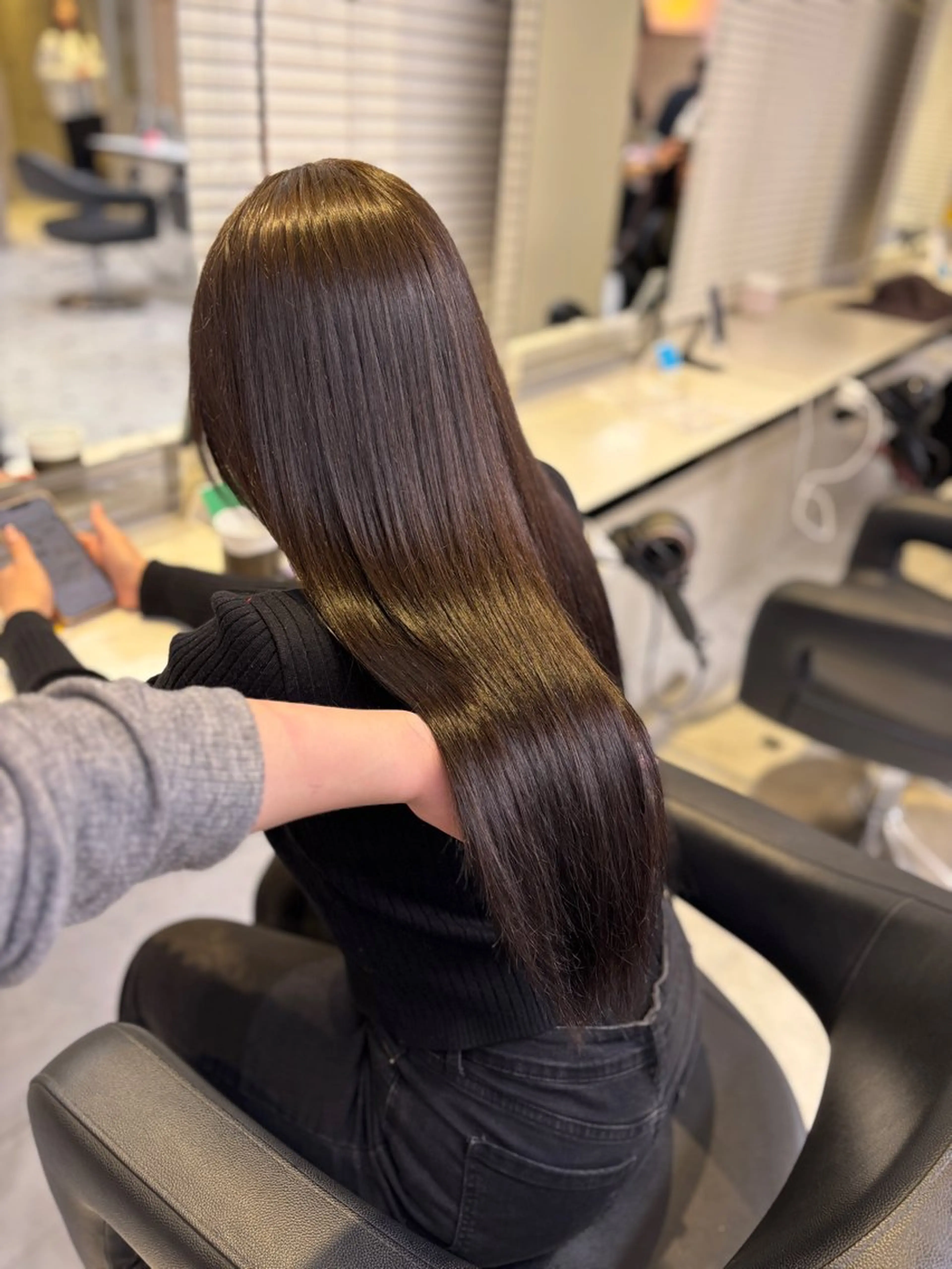 ロング カラー ブラウンカラー オリーブブラウン ヘアカラー 💙ハイトーン韓国風 色白ヘア💙manaのヘアスタイル