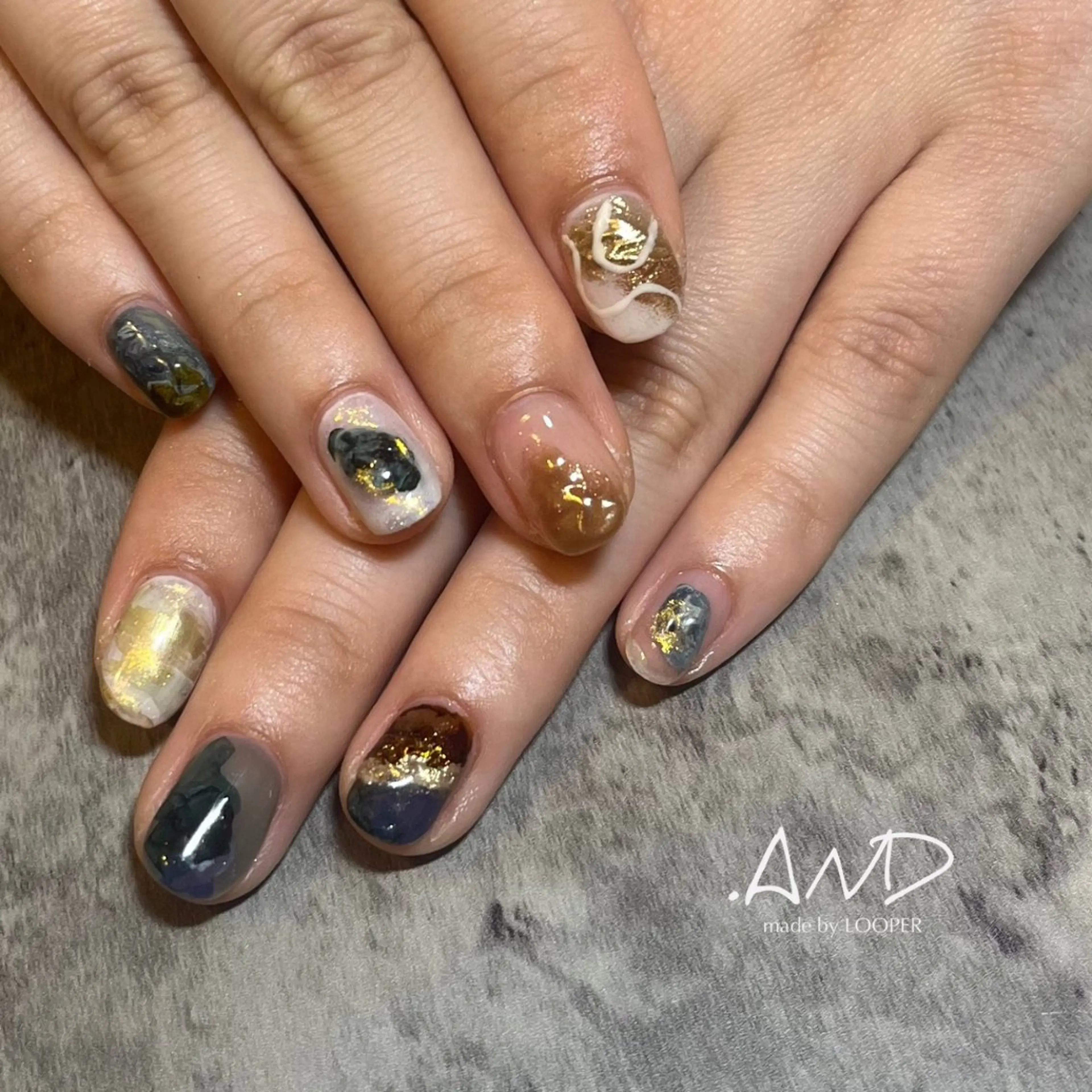 ネイル アートネイル ニュアンスネイル ハンドネイル LOOPER所属・mzh ...のネイルデザイン