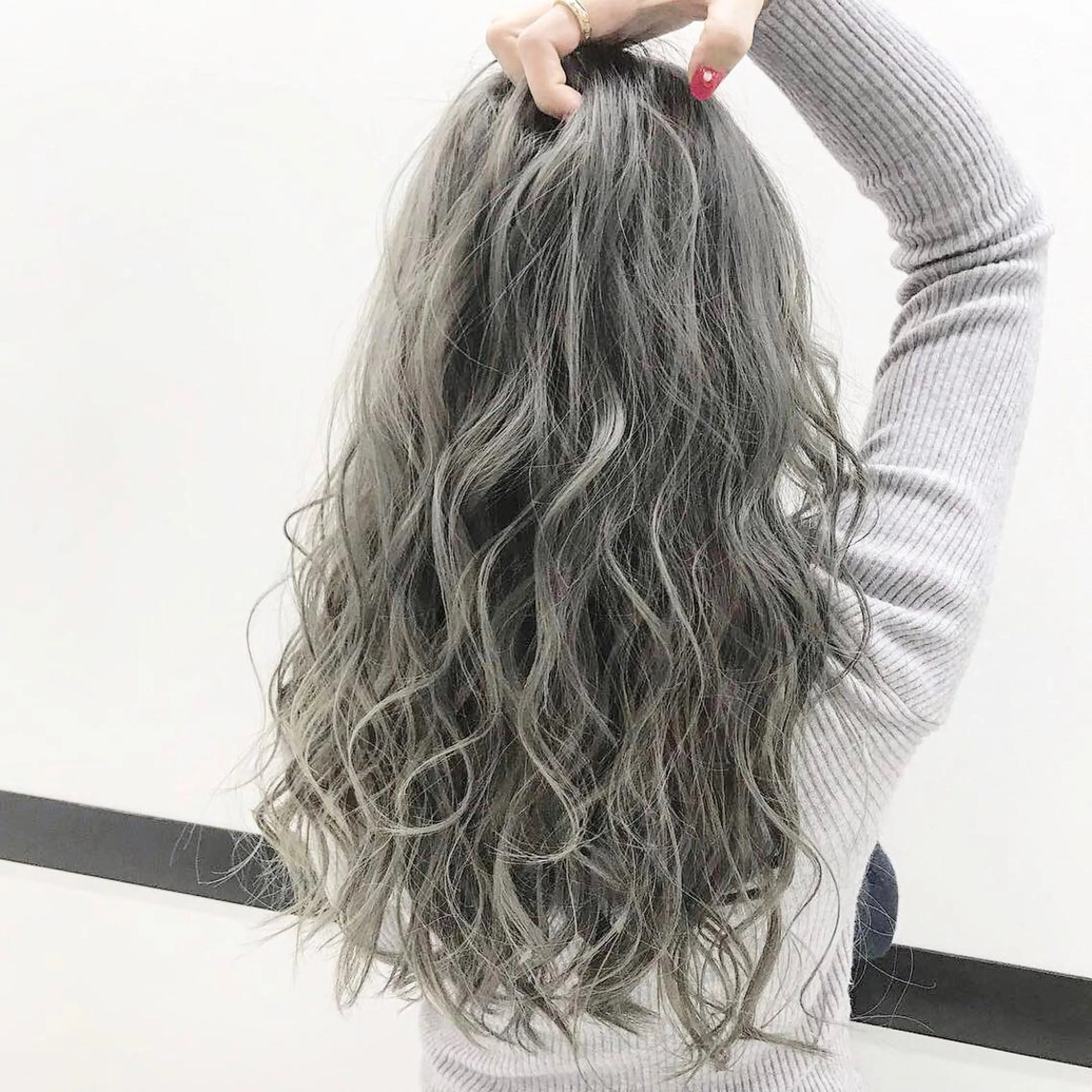 ロング カラー ヘアアレンジ ネイル マツエク・マツパ アッシュ ヘアカラー ブリーチ特化 / share 元太のヘアスタイル