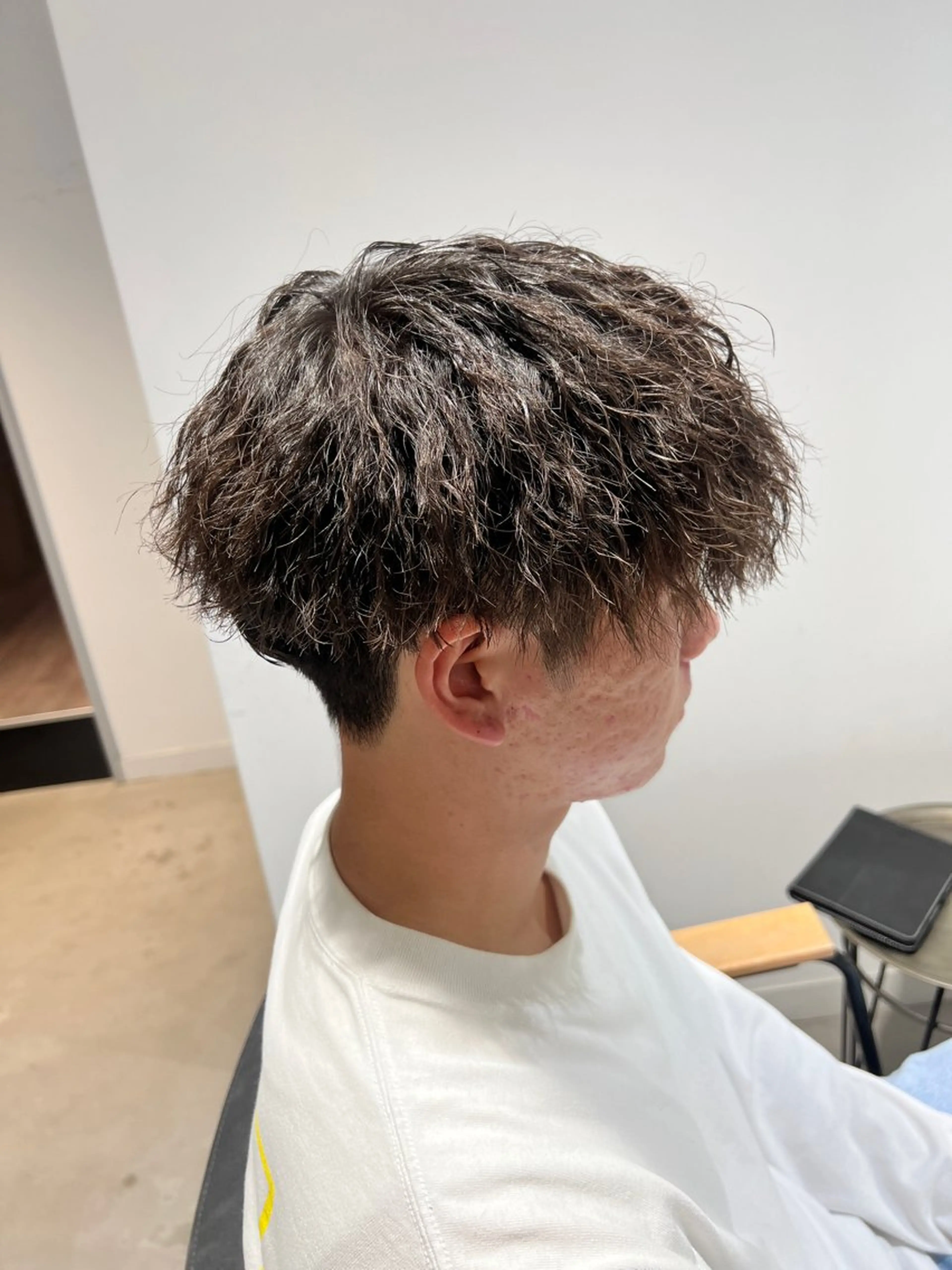 ミディアム パーマ メンズ ミディアムパーマ メンズパーマ 波巻きパーマ カット パーマ メンズカットパーマ ✂️ JOYAのヘアスタイル