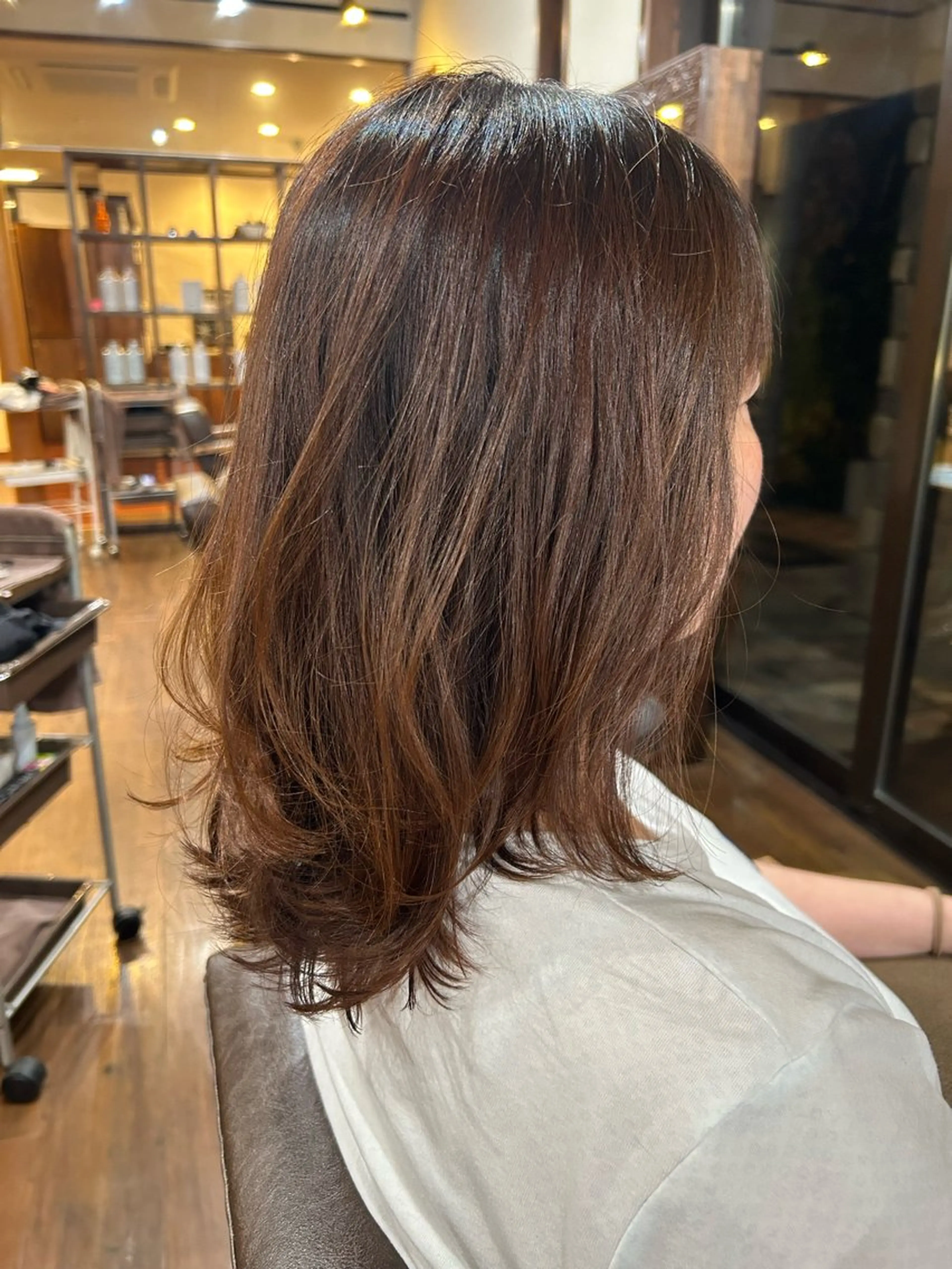 ミディアム レイヤーカット 美容室　Luccica HAWAII所属・村田 翔のヘアスタイル