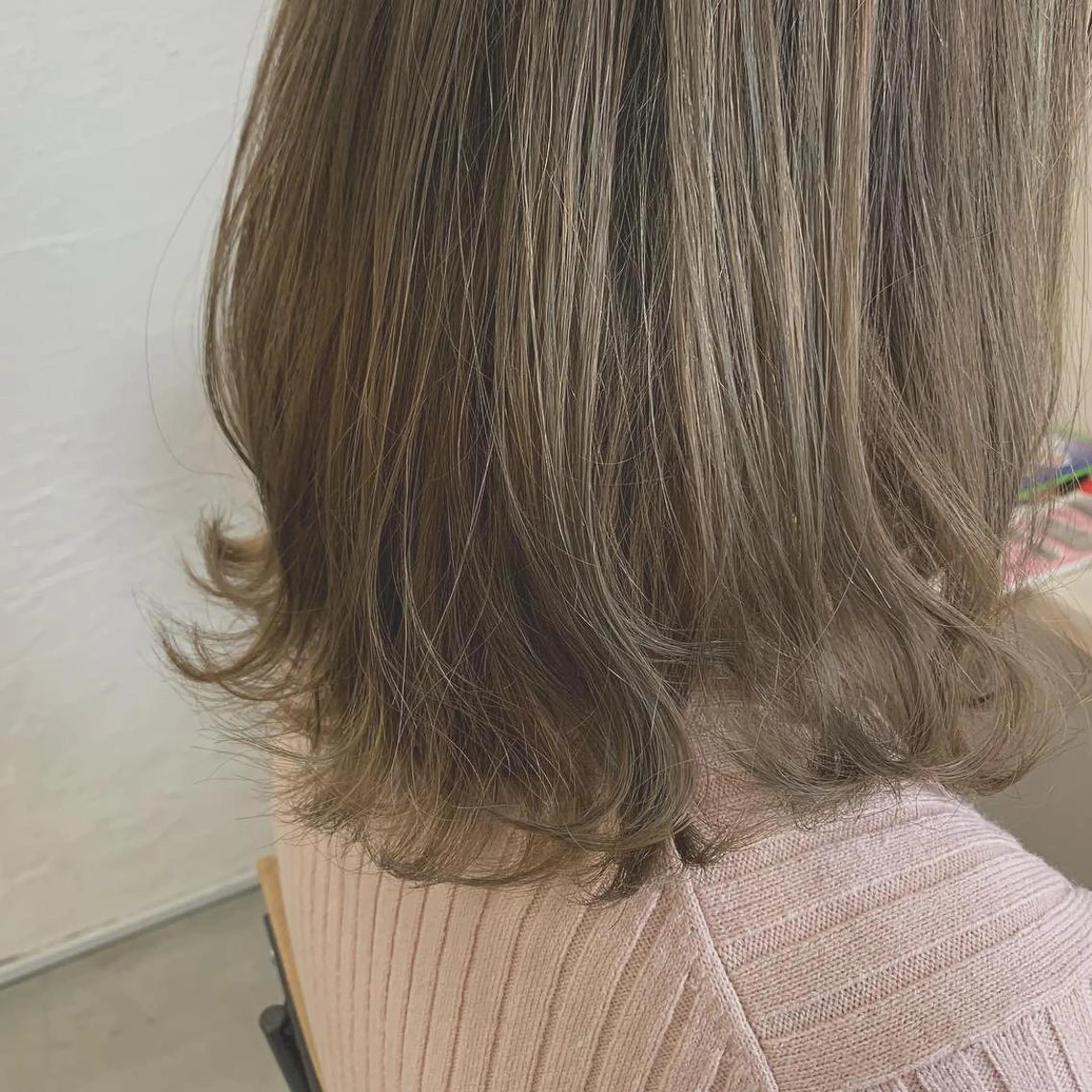 ミディアム カラー fio マナミのヘアスタイル
