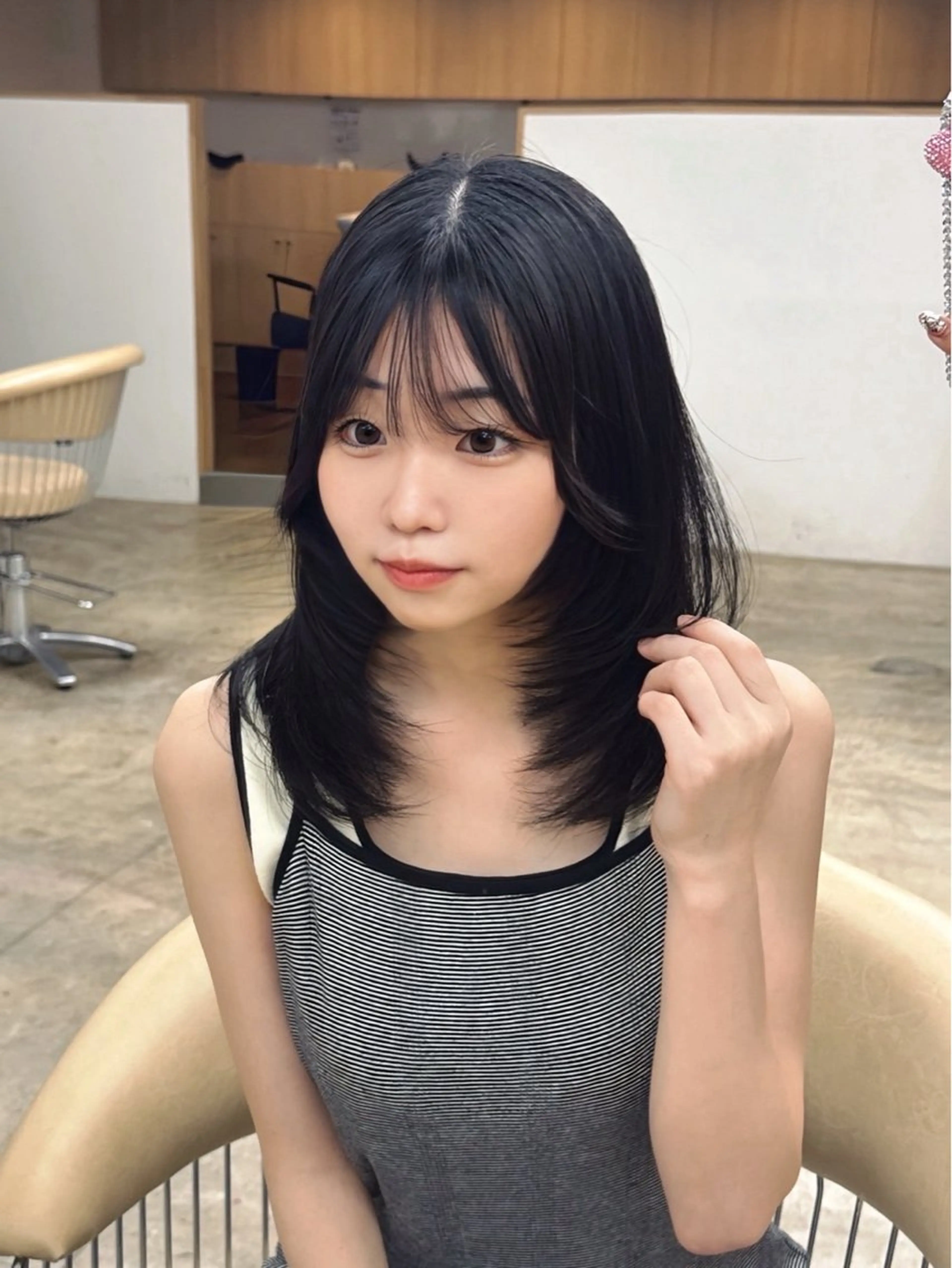 ミディアム カット truck所属・カラーリスト Maiのヘアスタイル