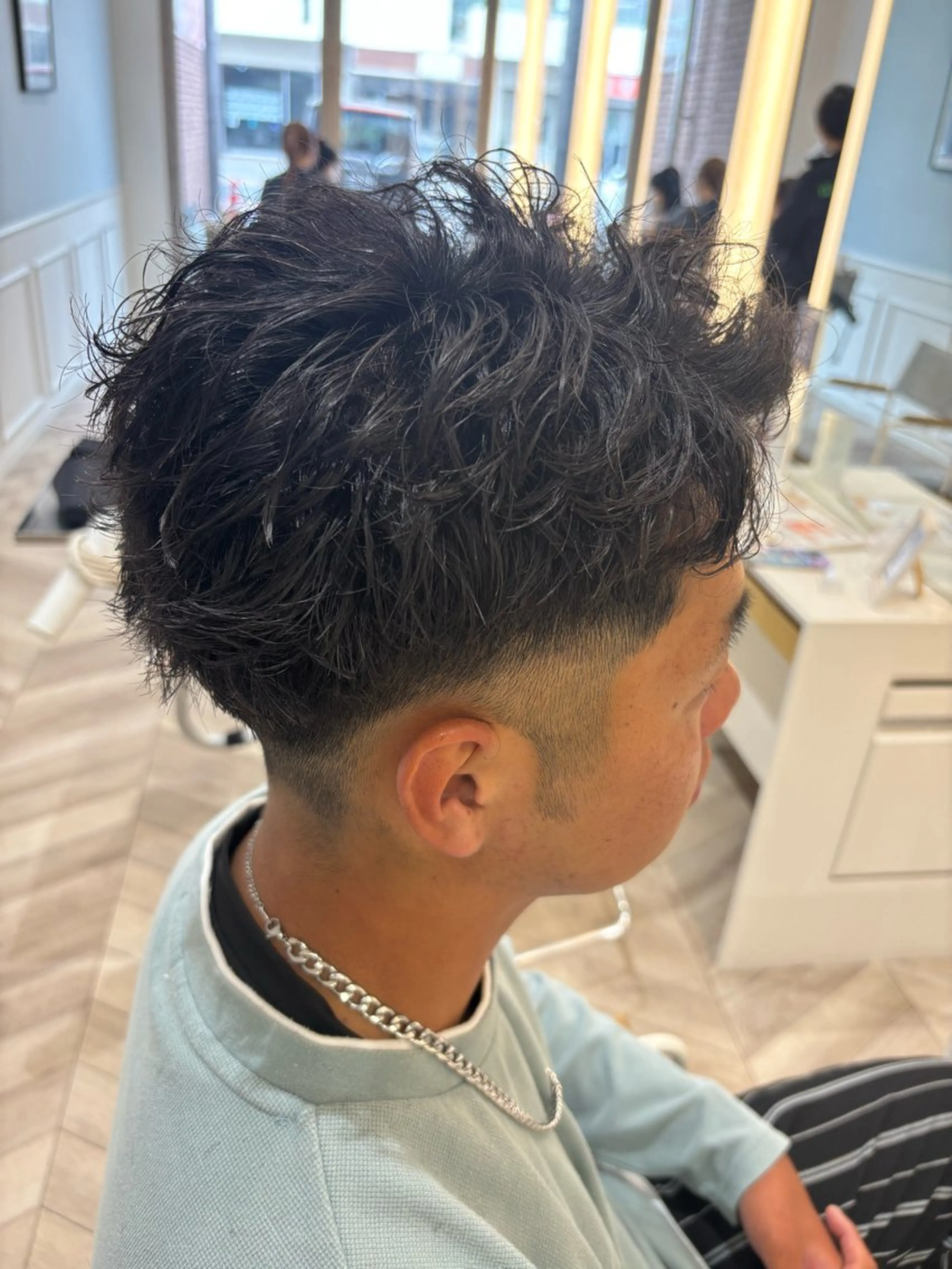 ミディアム カラー パーマ ヘアアレンジ メンズ キッズ ミディアムパーマ メンズブリーチ センターパート カルマパーマ マッシュ 🫧Selene SHOGO🫧のヘアスタイル