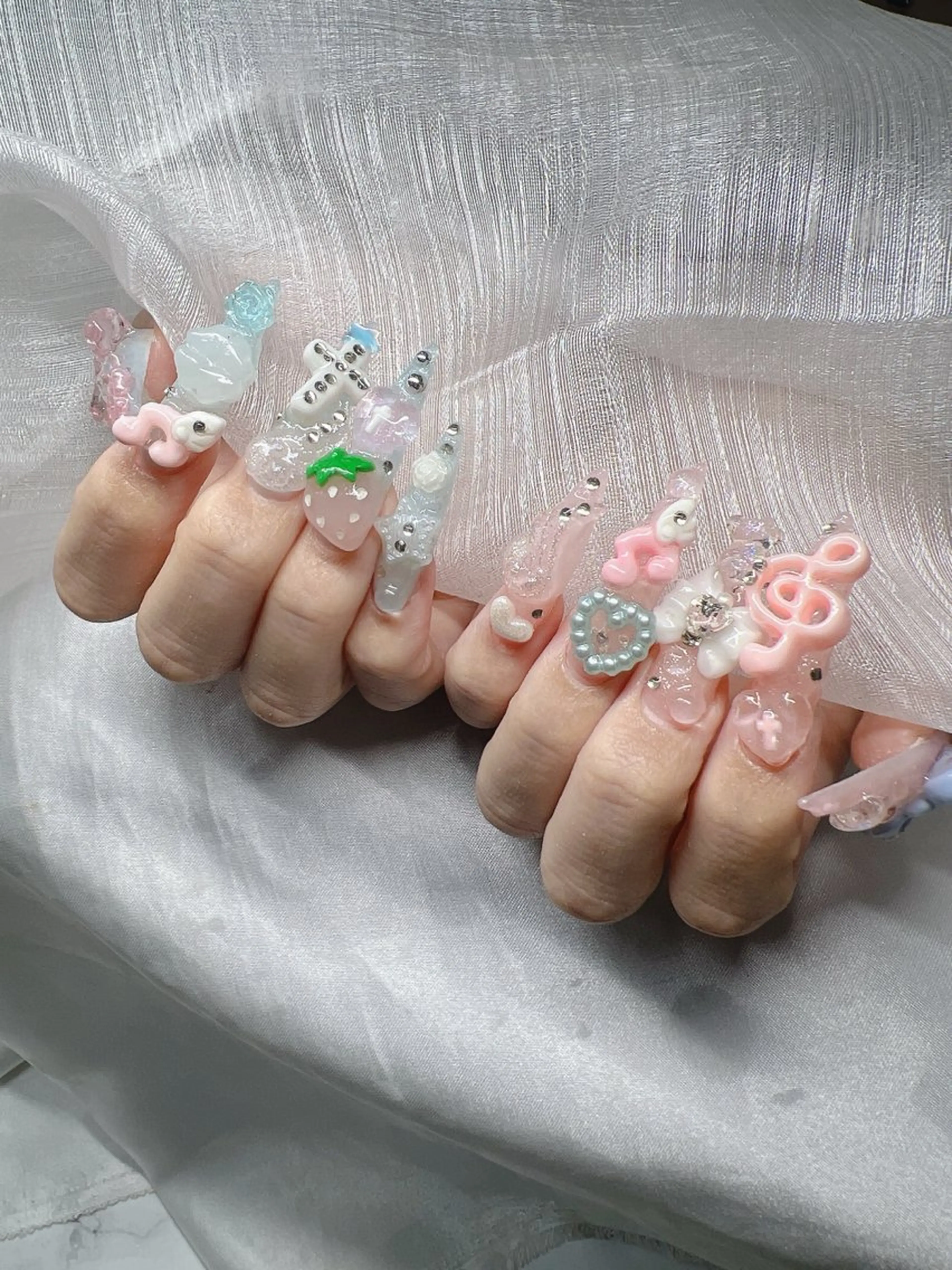 ネイル ハンドネイル Lee Nailsのネイルデザイン