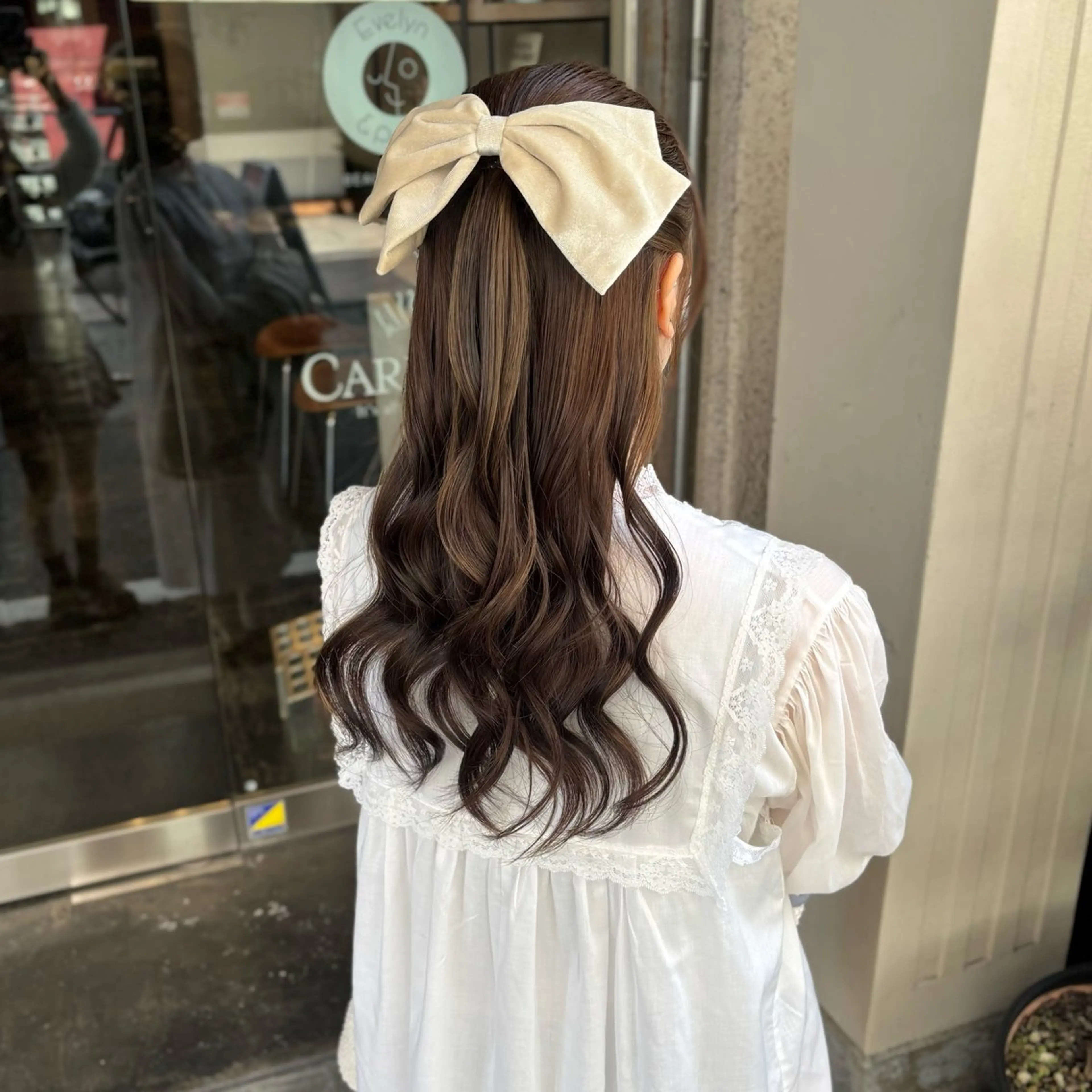 ヘアアレンジ ハーフアップ 髪飾り ヘアセット 芦刈 咲来のヘアスタイル