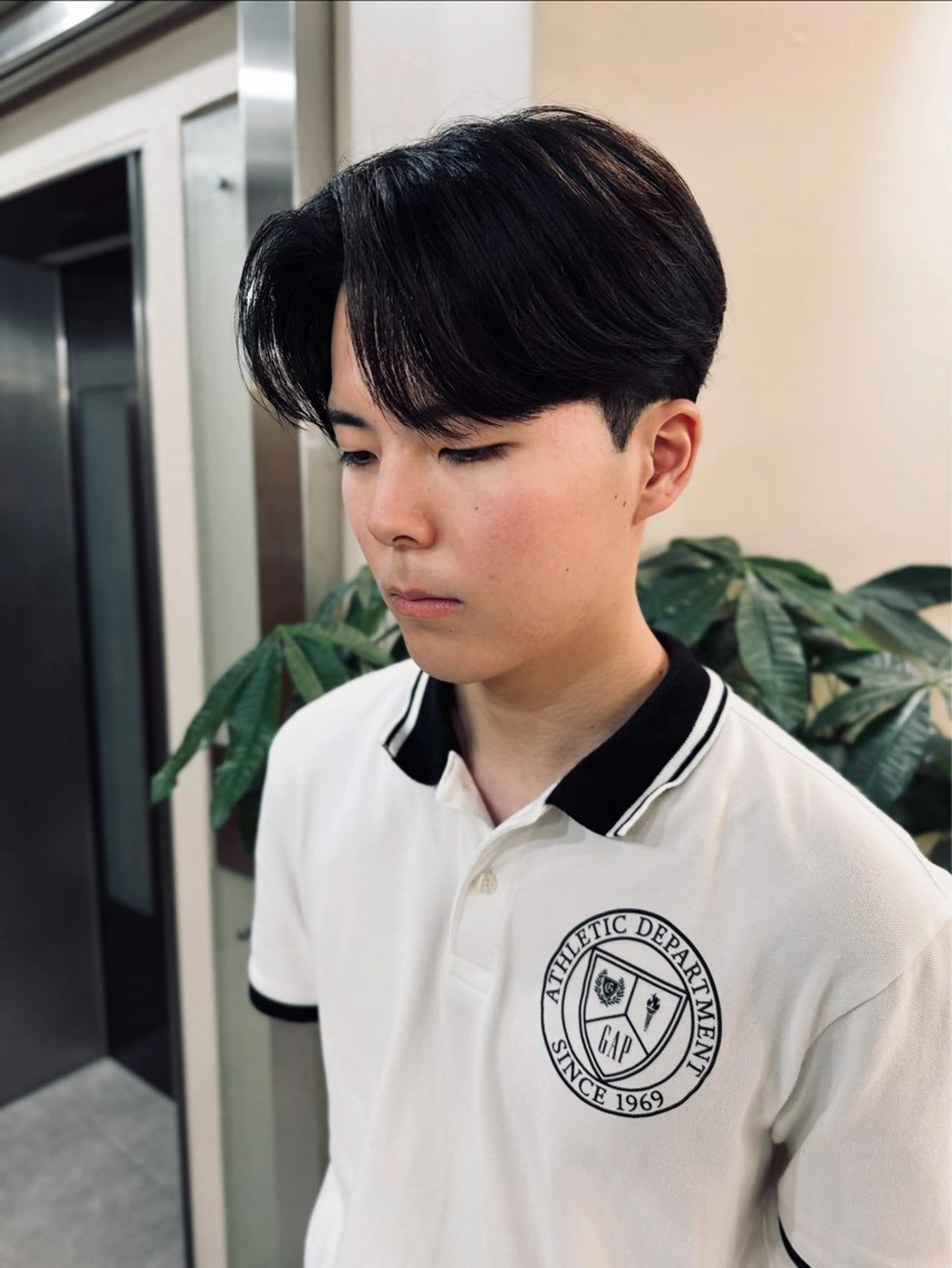 ショート パーマ メンズ カット メンズ職人/センター パート/富沢真斗のヘアスタイル