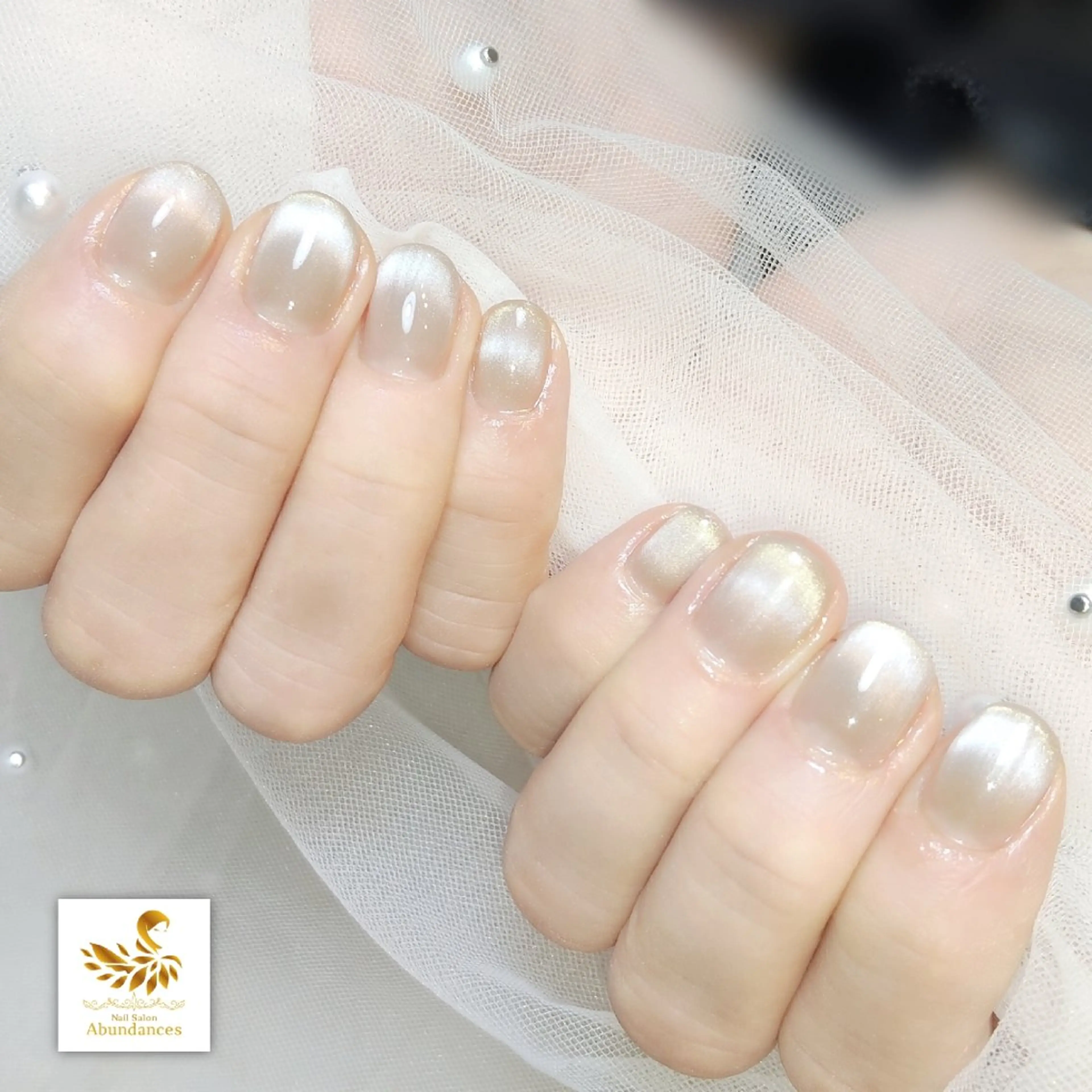 ネイル ゴールド マグネットネイル オフィスネイル ハンドネイル 完全予約制個室サロン Abundancesのネイルデザイン