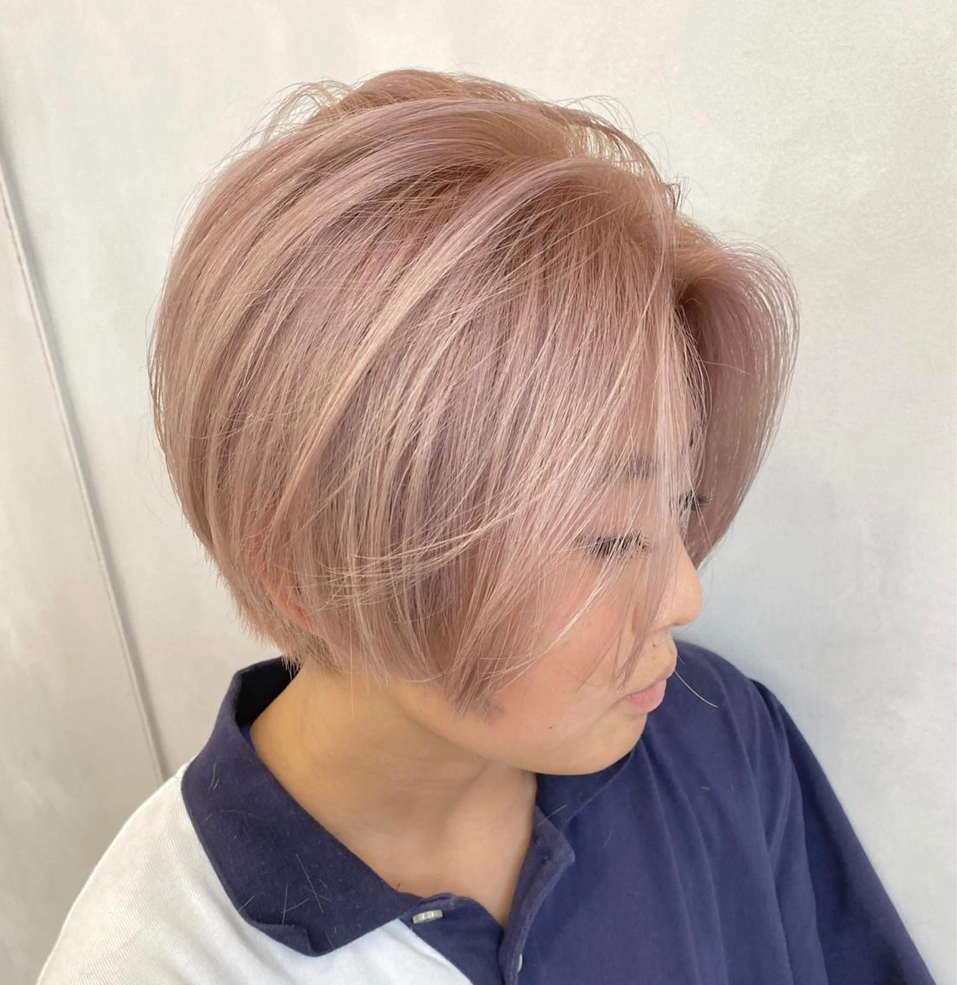 ショート カラー 艶ハイトーンブリーチ 🌈小林侑雅のヘアスタイル