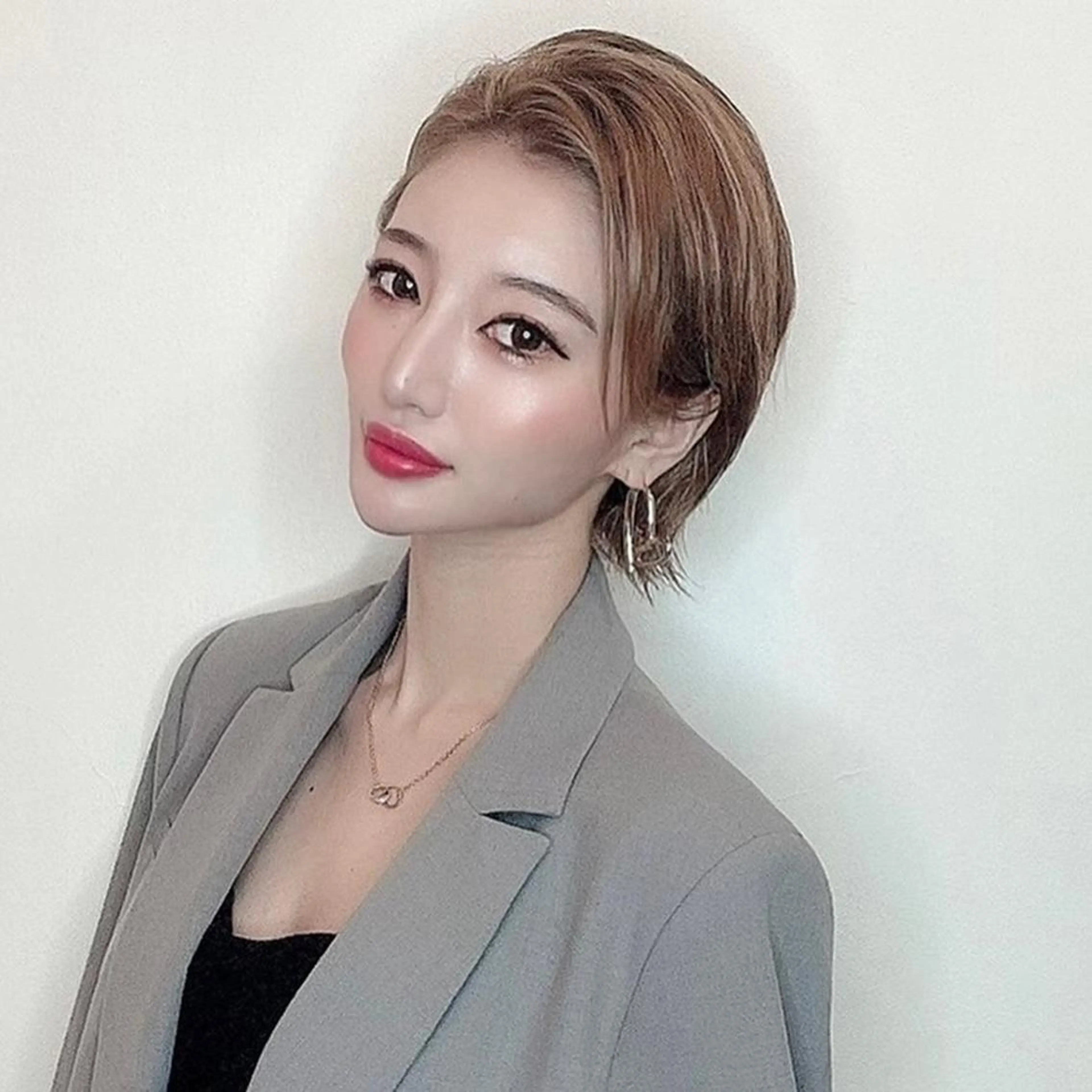 ショート くせ毛 エギョモリ 顔まわりレイヤー タンバルモリ 韓国風ヘア ヘアカラー 武田涼レイヤーカット 髪質改善×縮毛矯正のヘアスタイル