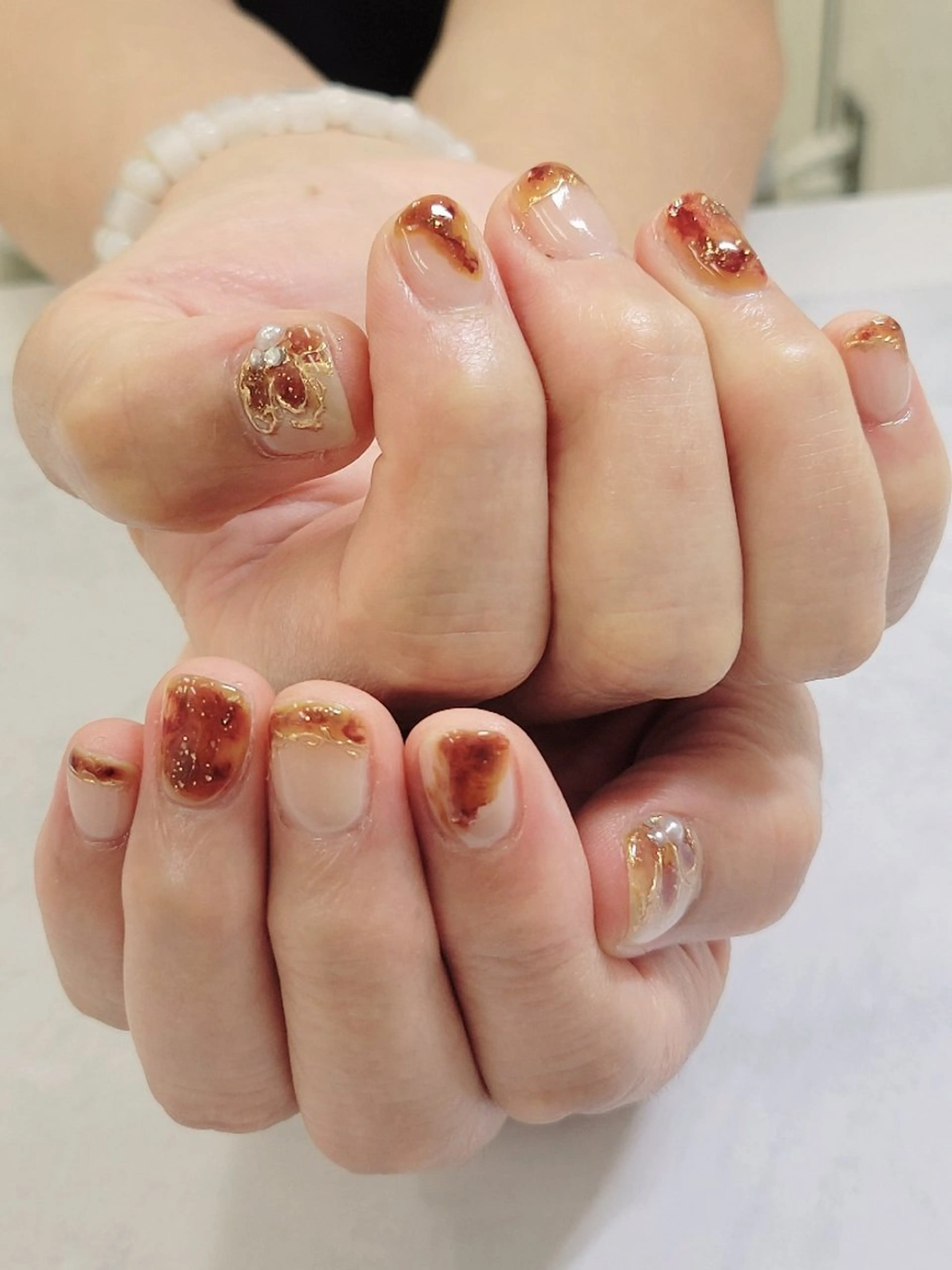ネイル アートネイル べっ甲ネイル アンビアンテ浦和店所属・アンビアンテ 🐰 大山のネイルデザイン