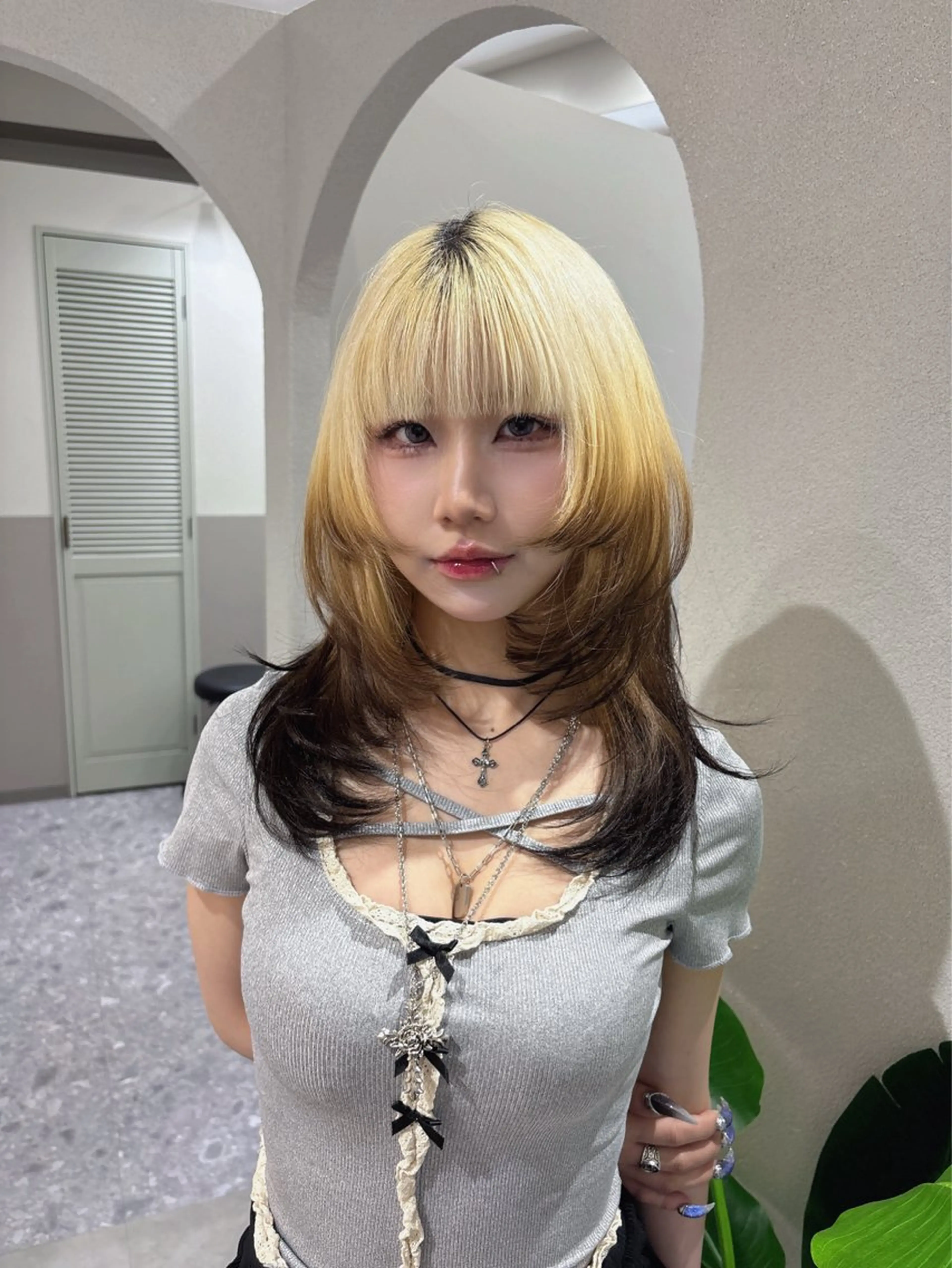 ミディアム 韓国レイヤー透明感 カラーヨウスケのヘアスタイル