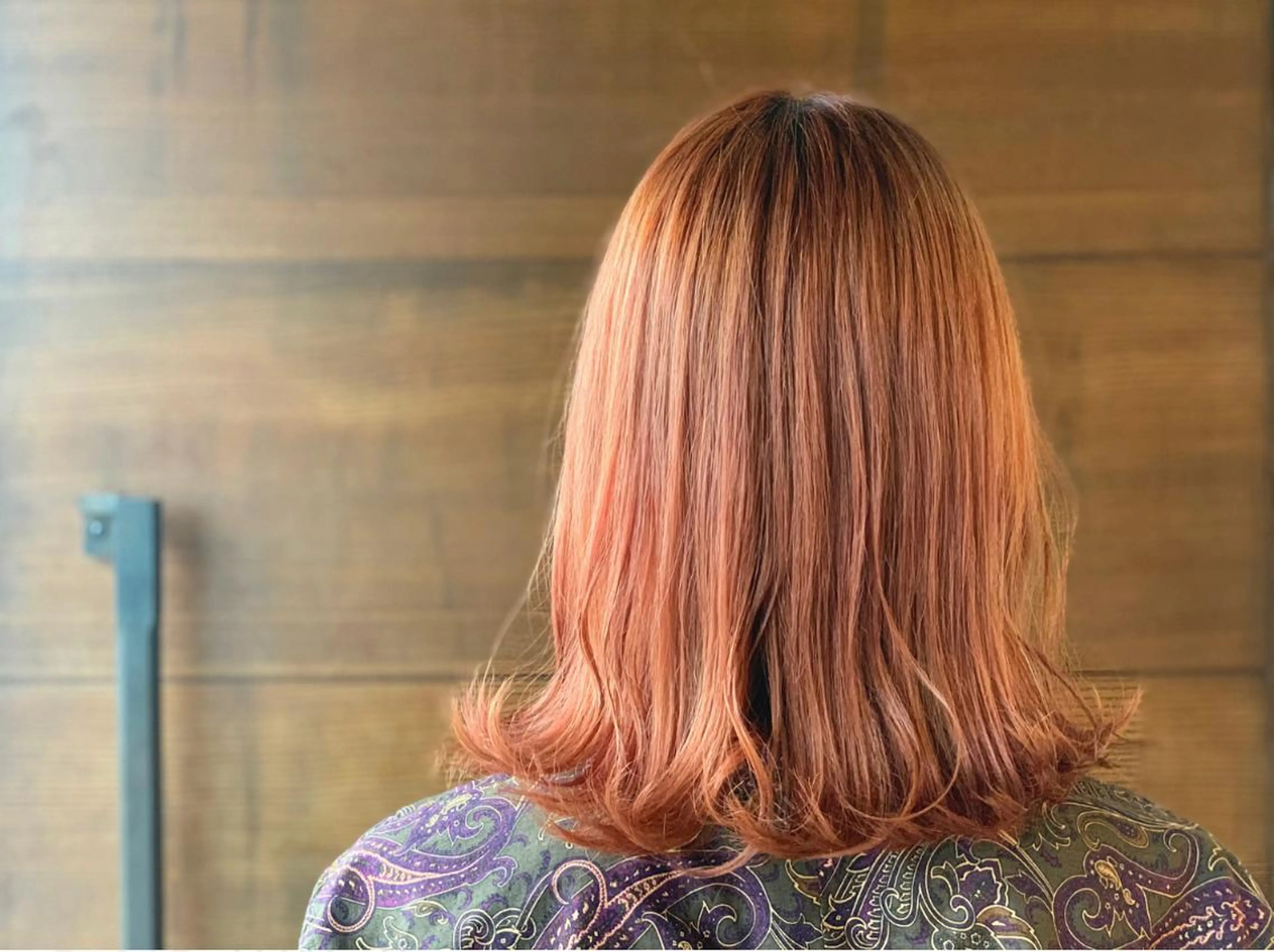 ミディアム カラー ブリーチ オレンジ 外ハネヘア 悠 亜のマツエク・マツパデザイン