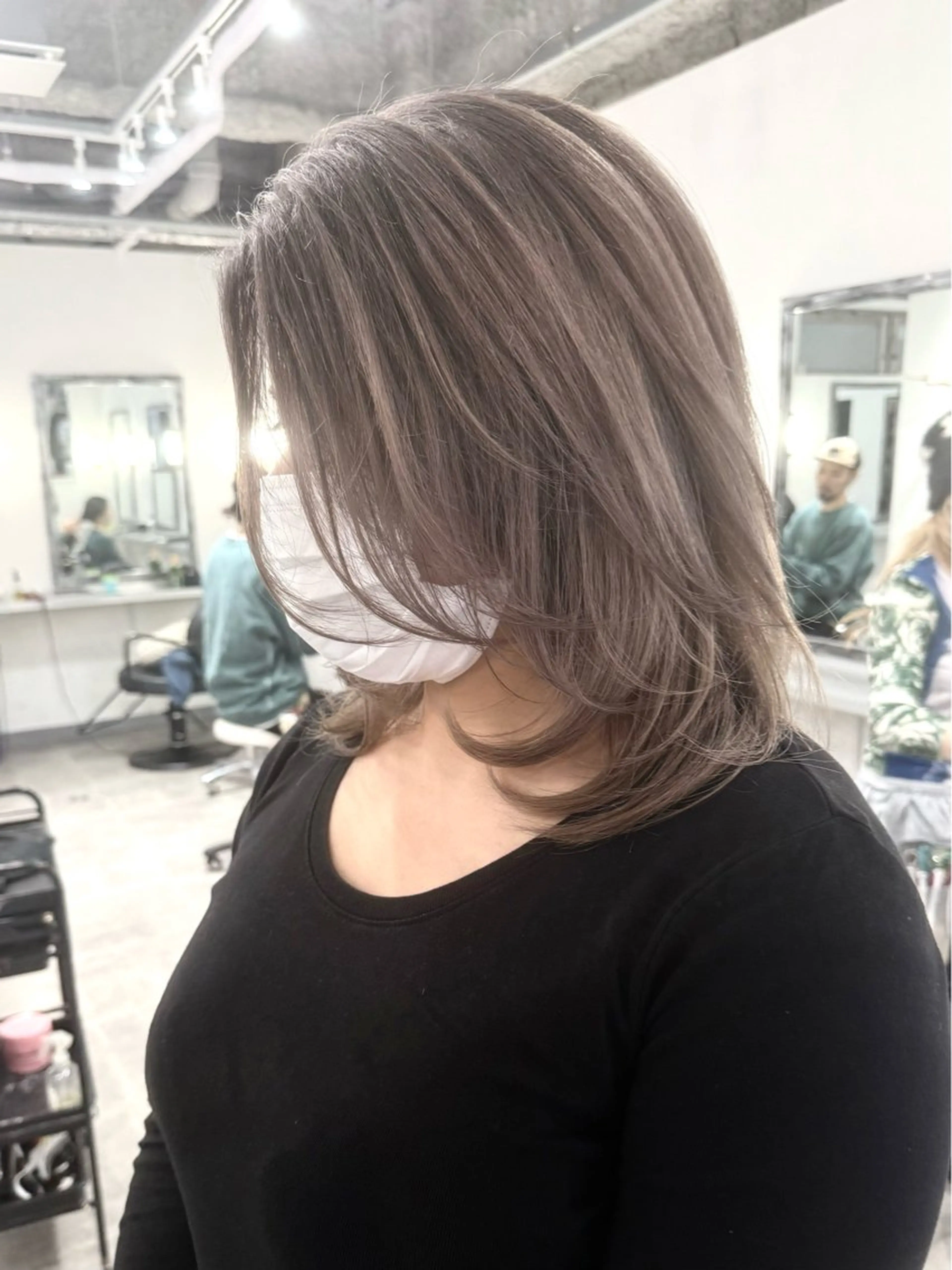 セミロング レイヤーカット 篠崎 佑季のヘアスタイル