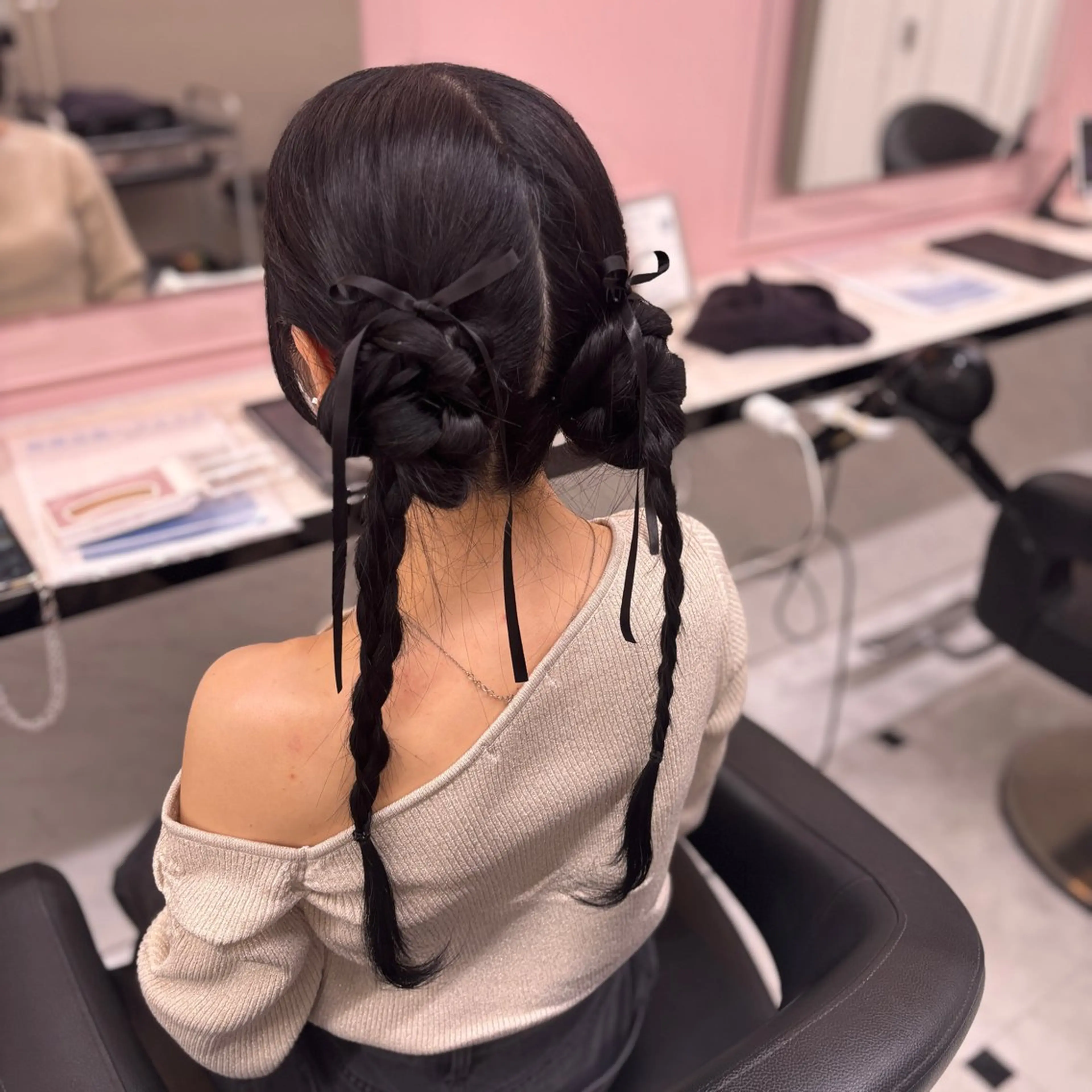 ヘアアレンジ 三つ編み ヘアセット 💙ハイトーン韓国風 色白ヘア💙manaのヘアスタイル