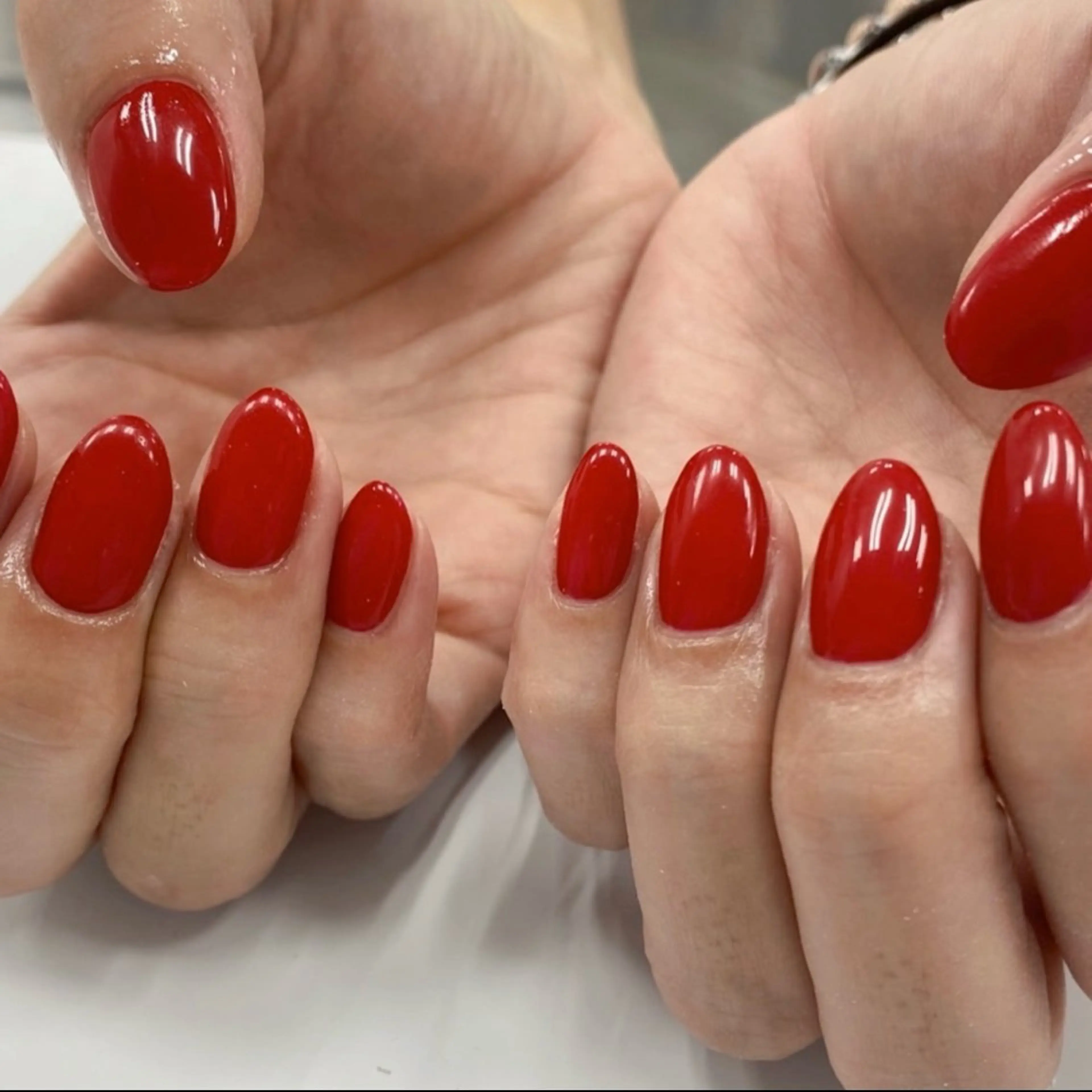 ネイル ワンカラーネイル 赤色 濱田 エルバイノリコのネイルデザイン