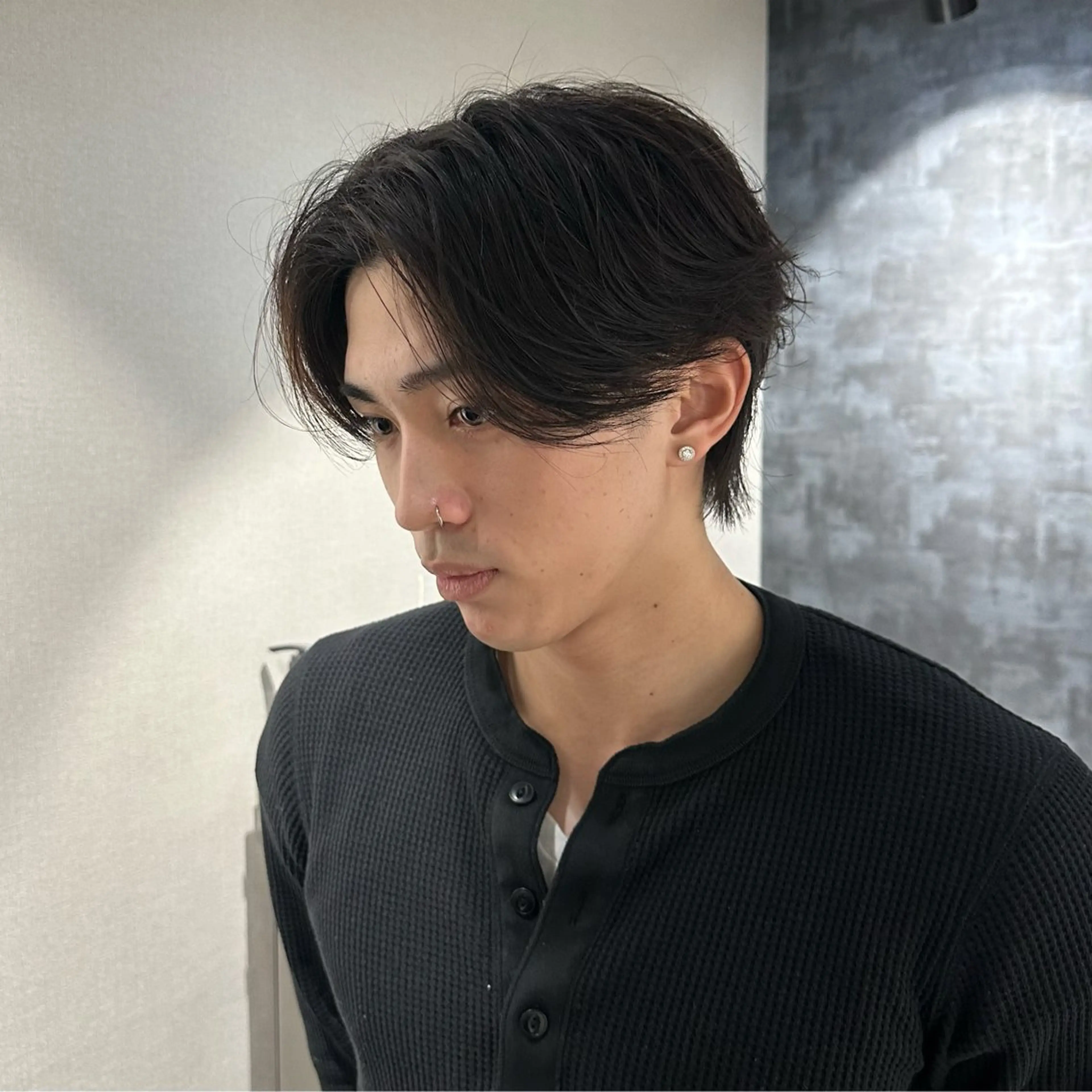 ミディアム パーマ メンズ ミディアムパーマ センターパート メンズパーマ ニュアンスパーマ スパイラルパーマ カット パーマ SALOWIN 原宿 iori所属・🌟原宿指名No.1 センターパート⭐️のヘアスタイル