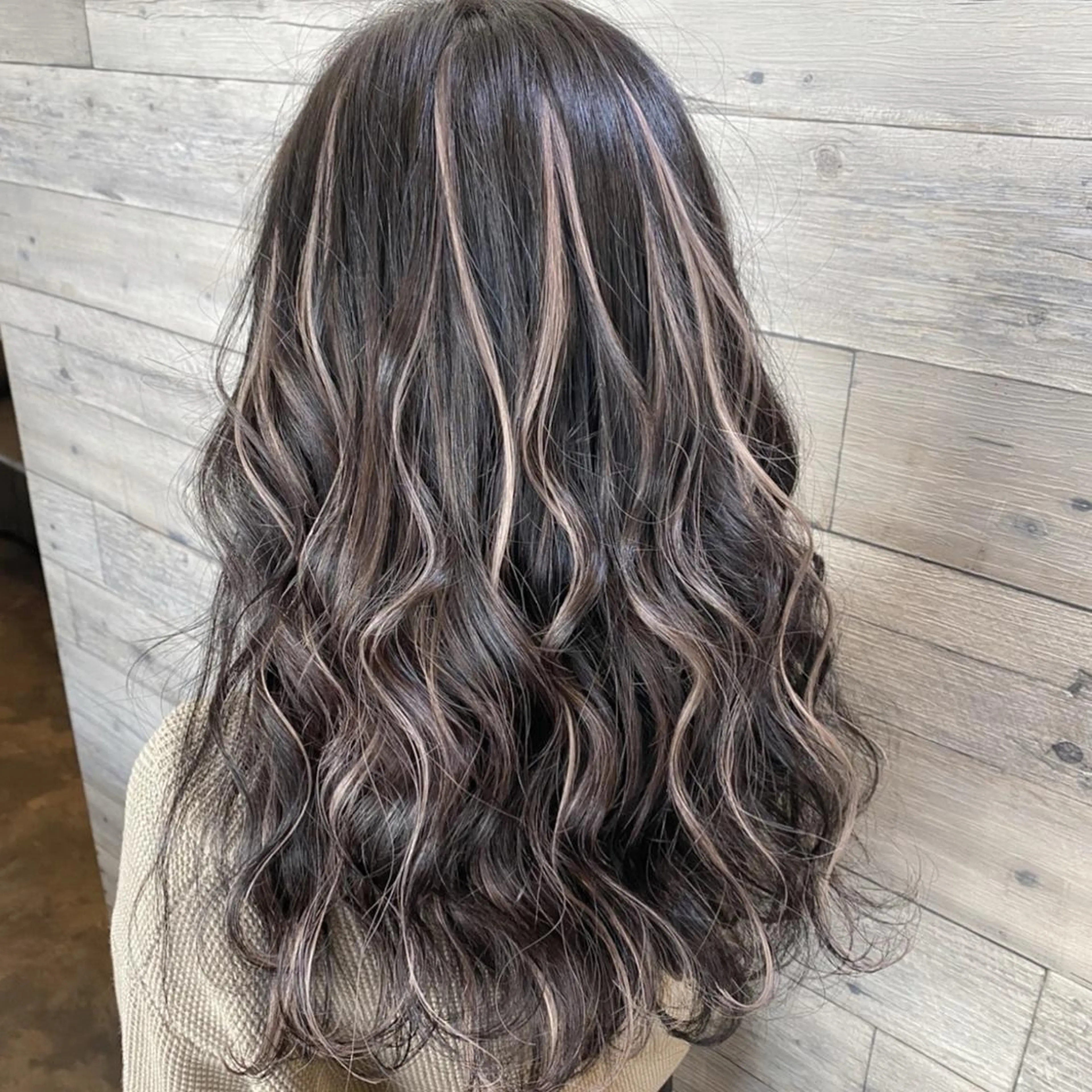 ロング エクステ ハイライト Rlino所属・ﾊｲﾗｲﾄ/ﾚｲﾔｰ ｶｯﾄ/大嶽謙のヘアスタイル