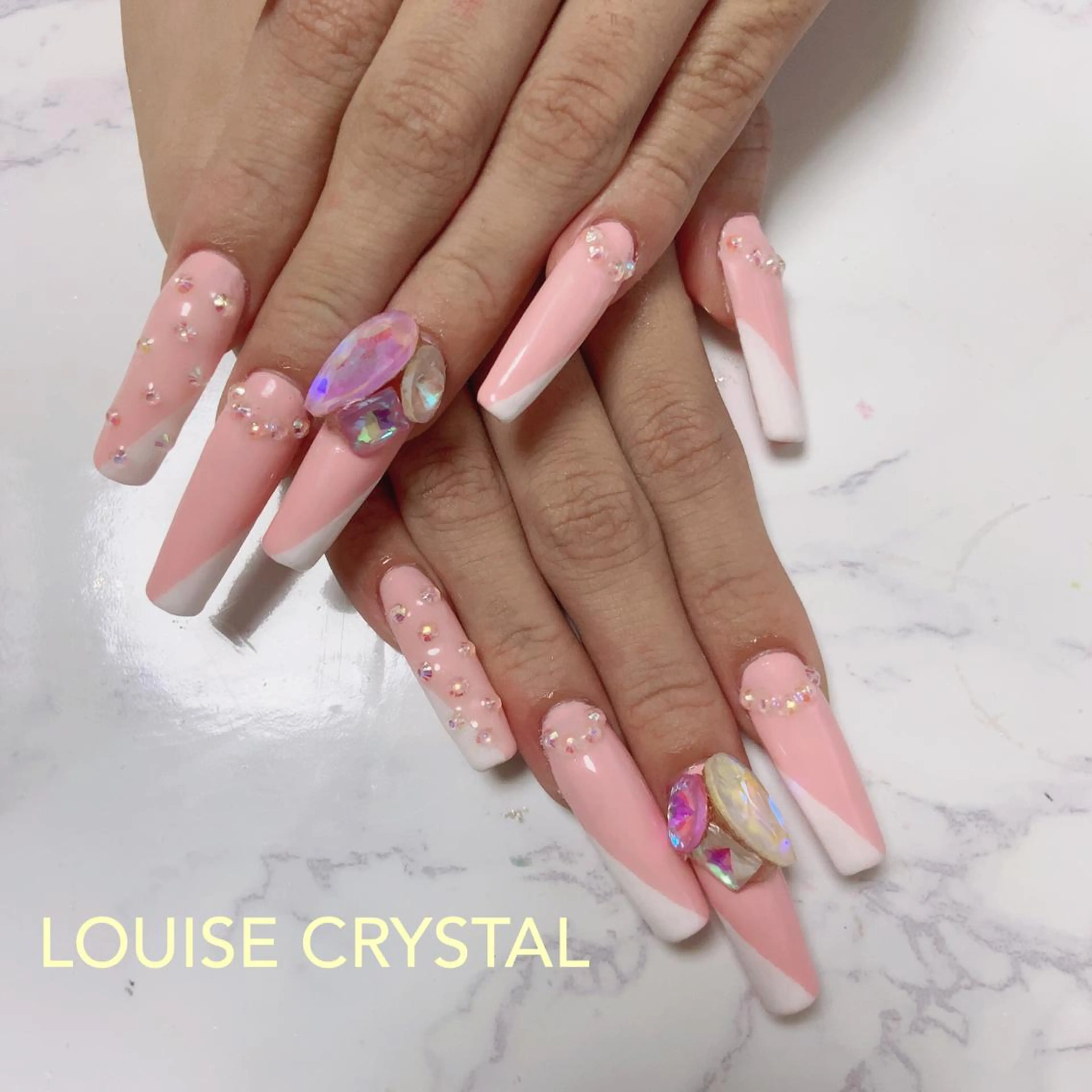 ネイル スカルプネイル ハンドネイル LOUISE CRYSTALのネイルデザイン