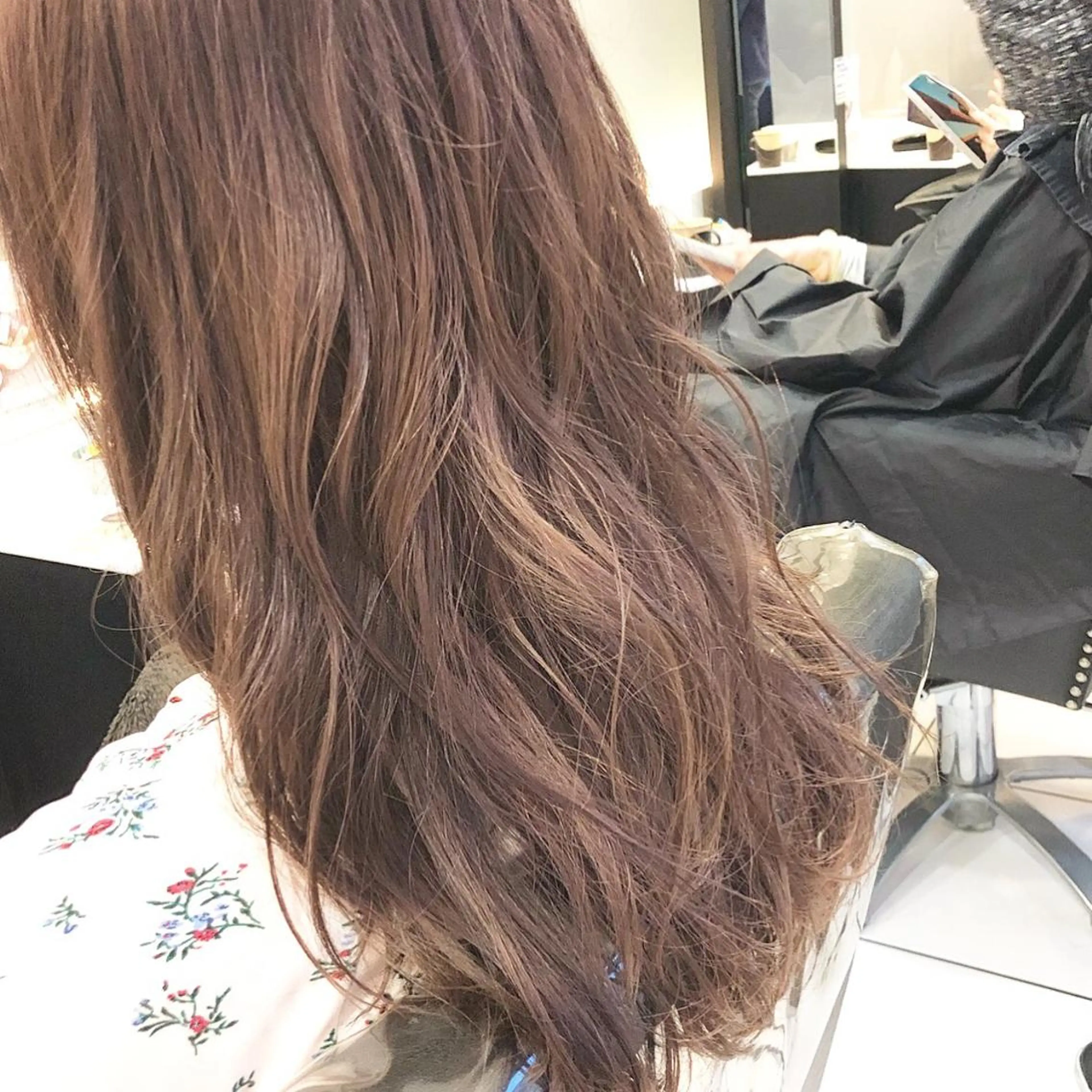 ロング カラー ベージュカラー GLROW haruhiのヘアスタイル
