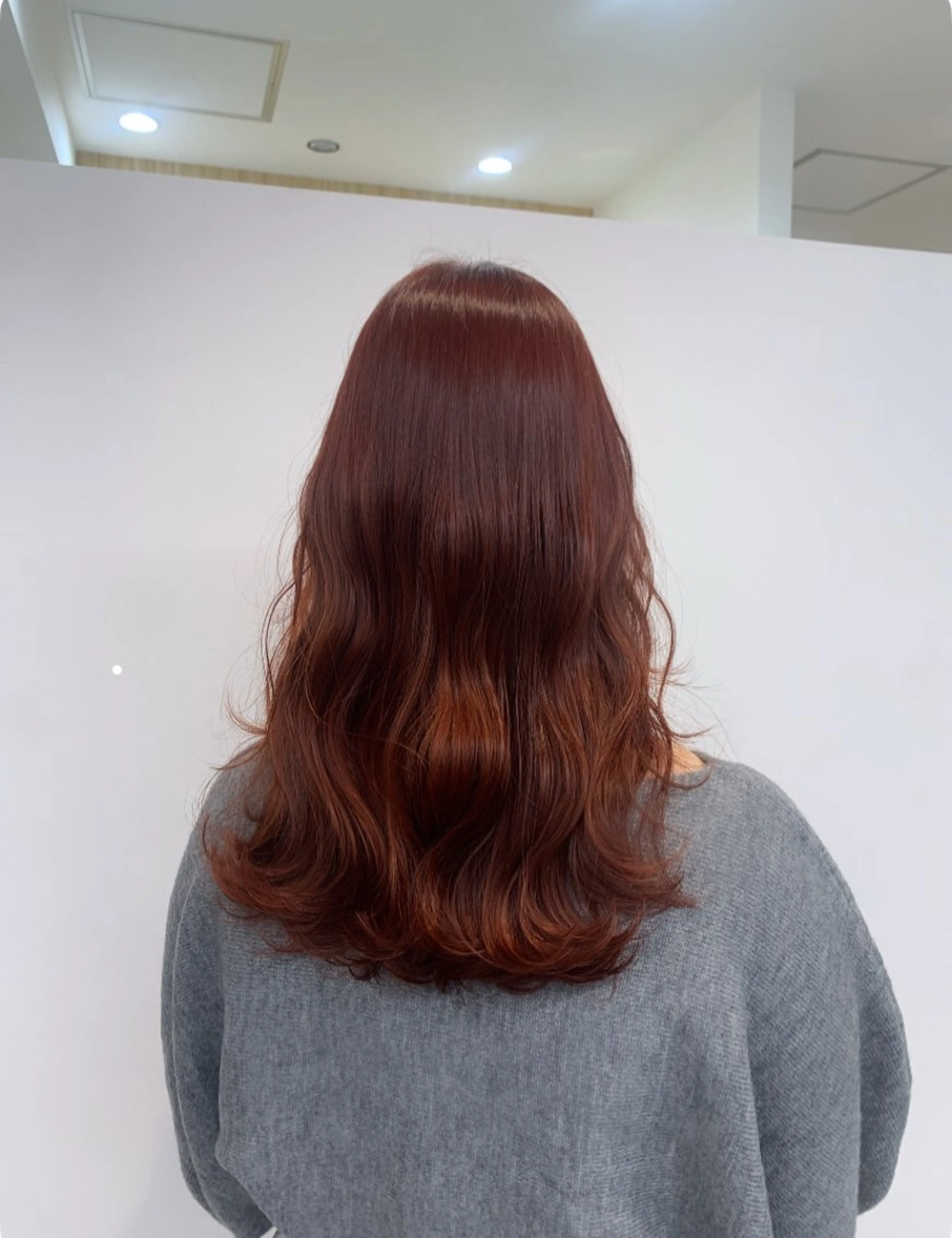 セミロング カラー ブリーチ ダブルカラー ブリーチなしカラー オレンジ オレンジレッド ヘアカラー トリートメント 髪質改善 ೀyuikaのヘアスタイル
