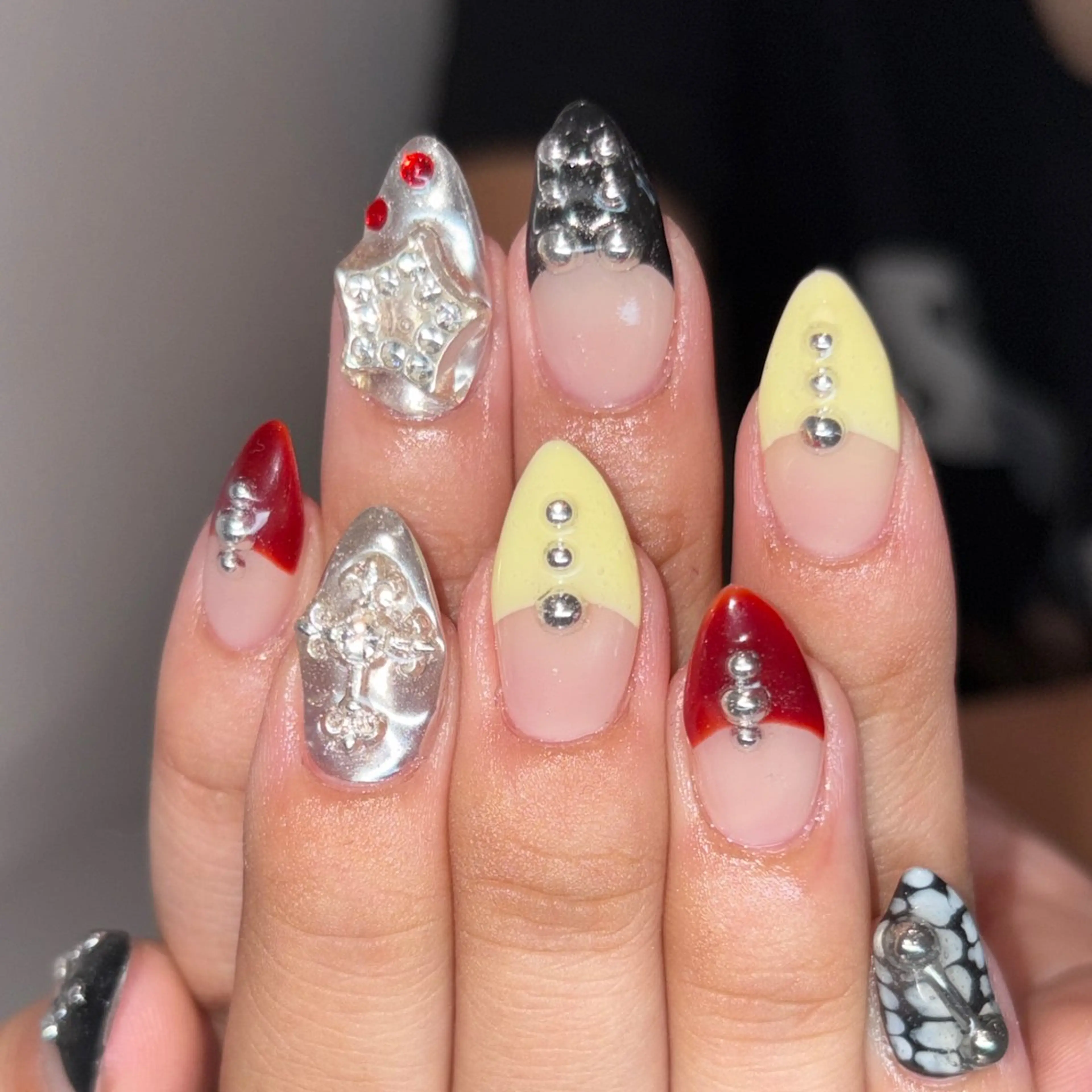 ネイル ハンドネイル 👽個性派ネイル🎀 komachiのマツエク・マツパデザイン