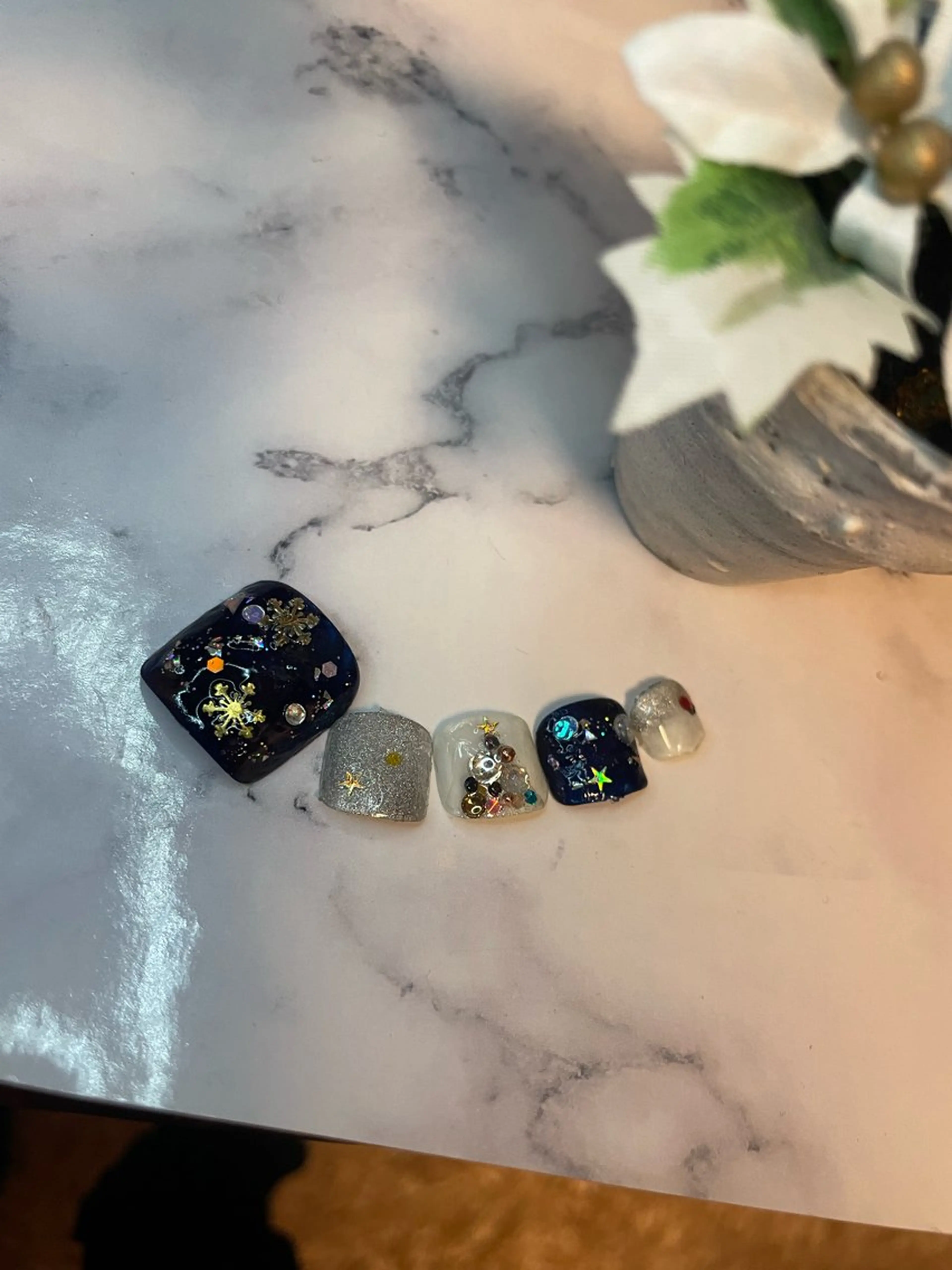 ネイル フットネイル キラキラネイル 冬ネイル クリスマス フットネイル NAIL★M 真紀のネイルデザイン