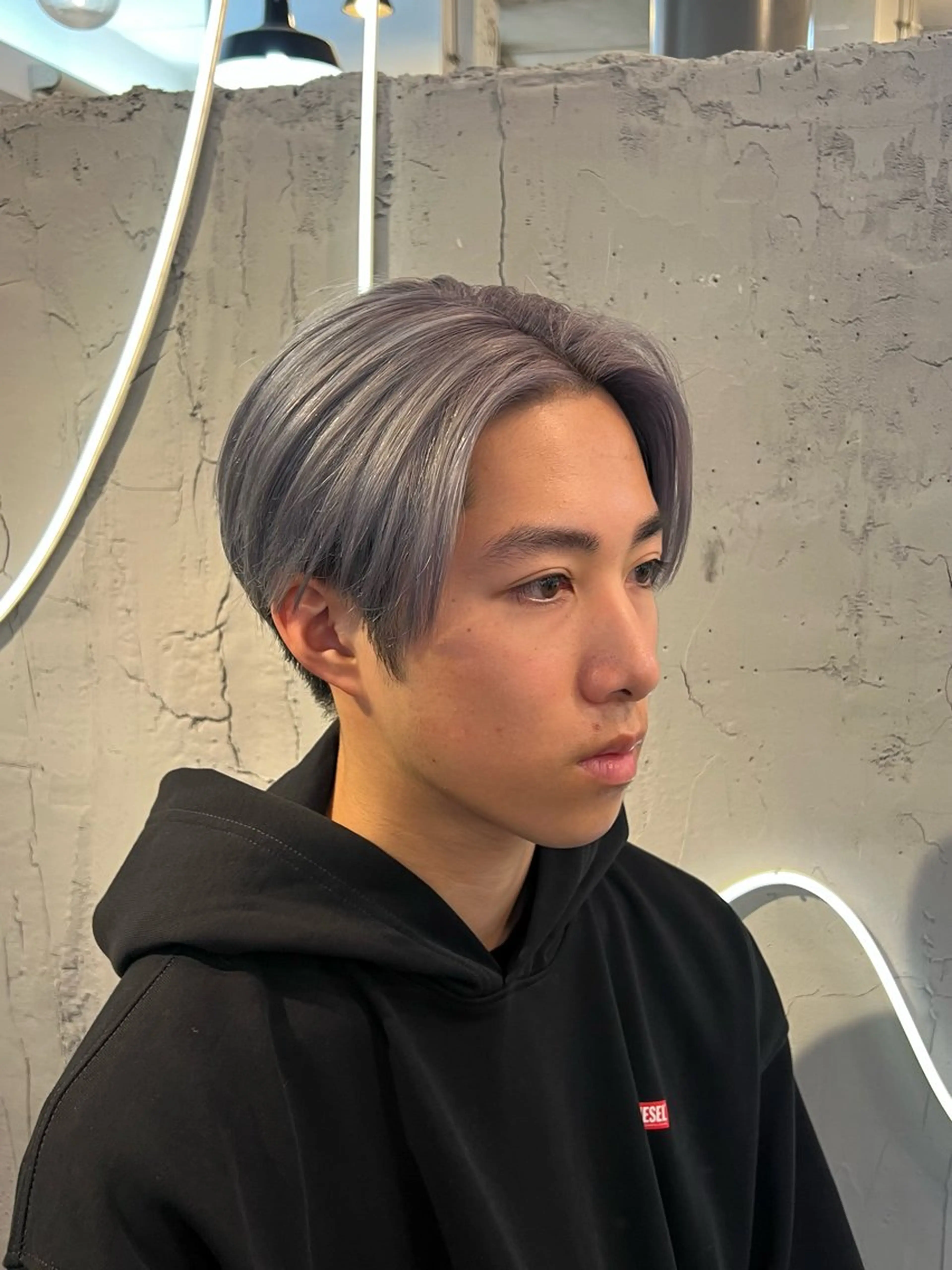 カラー メンズ センターパート マッシュ 透明感カラー シルバー カット ヘアカラー トリートメント いぐちしょうた🫧 VISAGEbaskのヘアスタイル